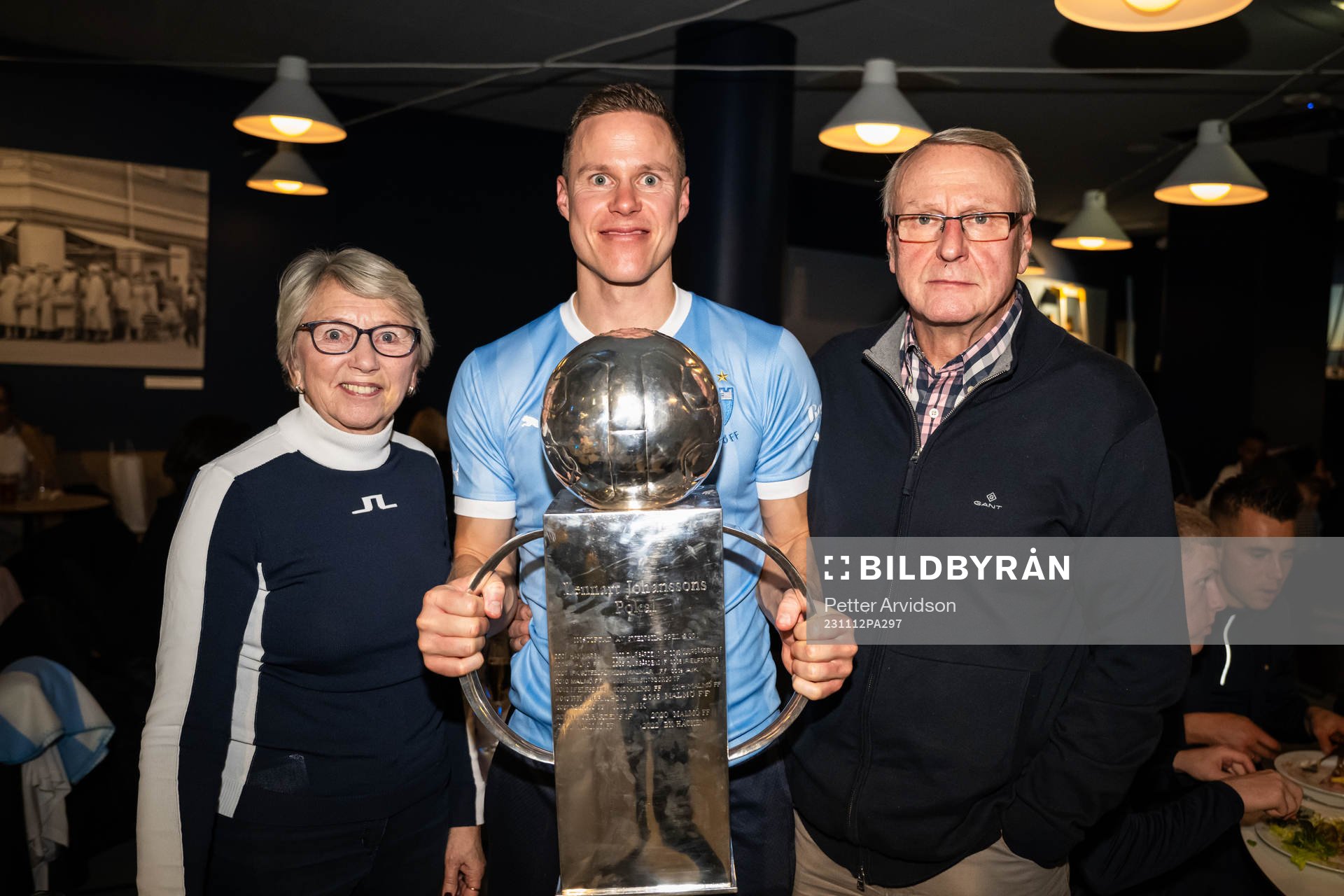 Malmö FFs Niklas Moisander med familj på guldbanketten