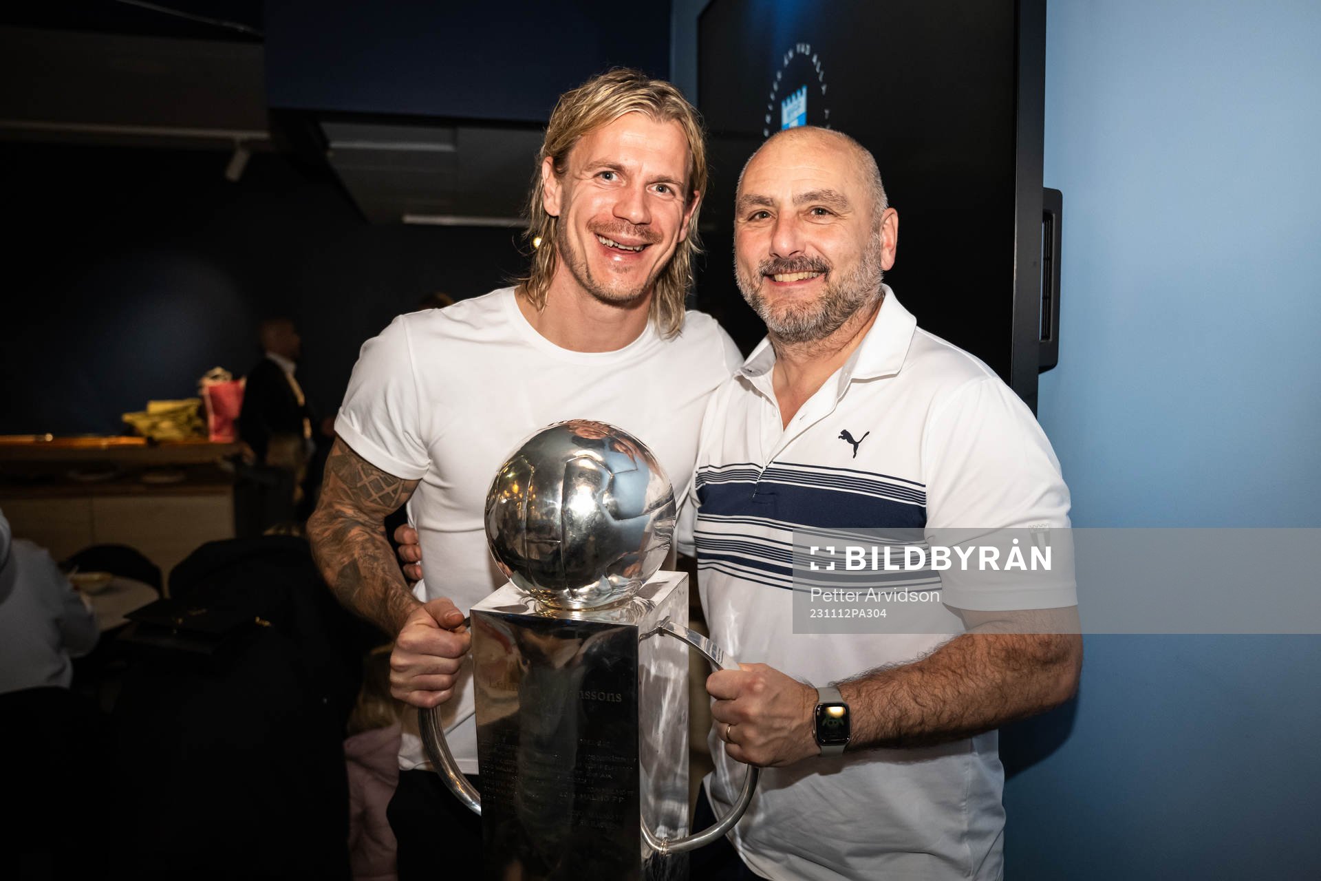Malmö FFs målvakt Johan Dahlin och målvaktstränare Jonnie Fedel på guldbanketten för att fira SM-guldet efter fotbollsmatchen i Allsvenskan mellan Malmö FF och Elfsborg den 12 november 2023 i Malmö.