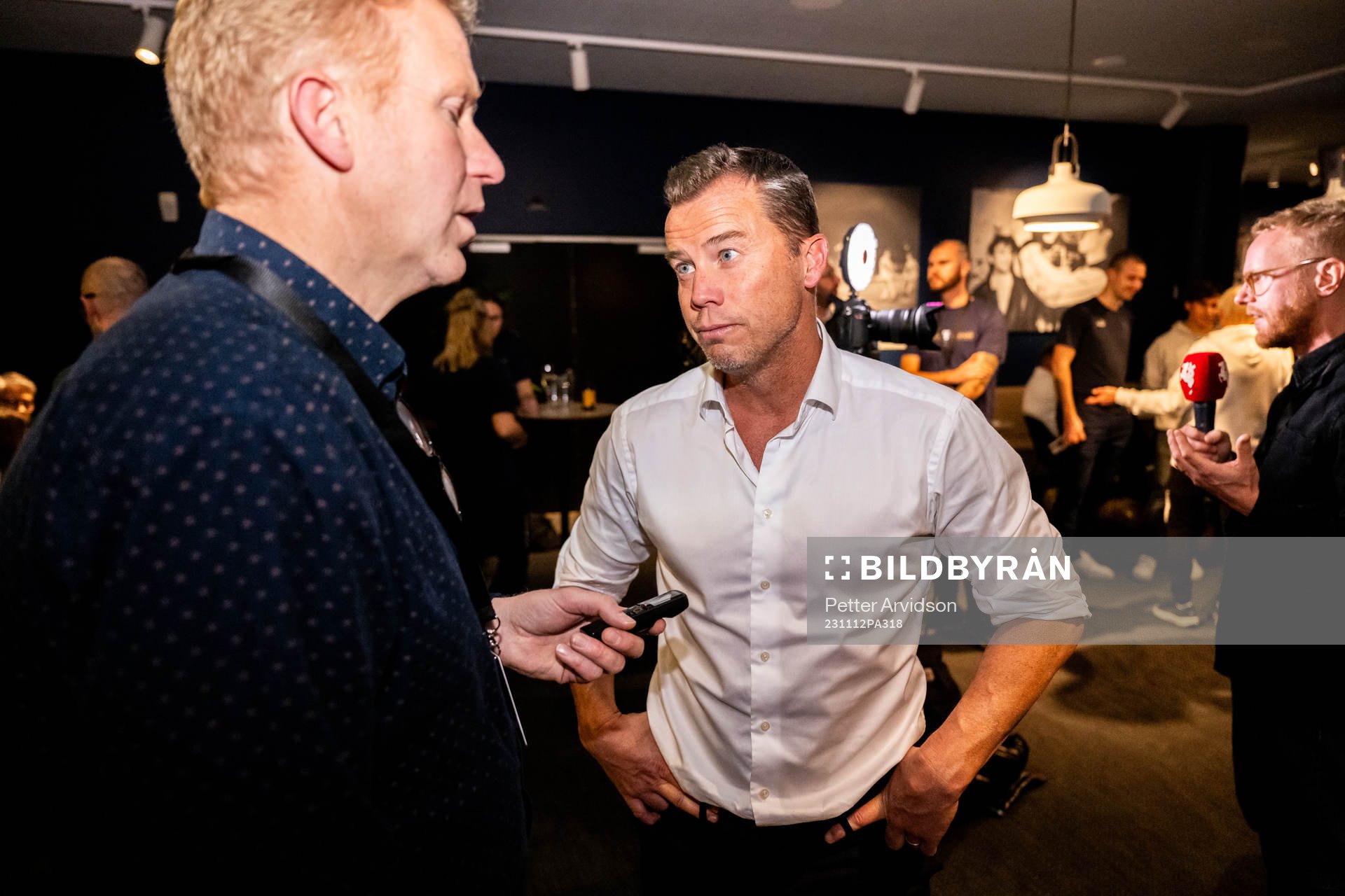 Malmö FFs sportchef Daniel Andersson intervjuas under guldbanketten för att fira SM-guldet efter fotbollsmatchen i Allsvenskan mellan Malmö FF och Elfsborg den 12 november 2023 i Malmö.