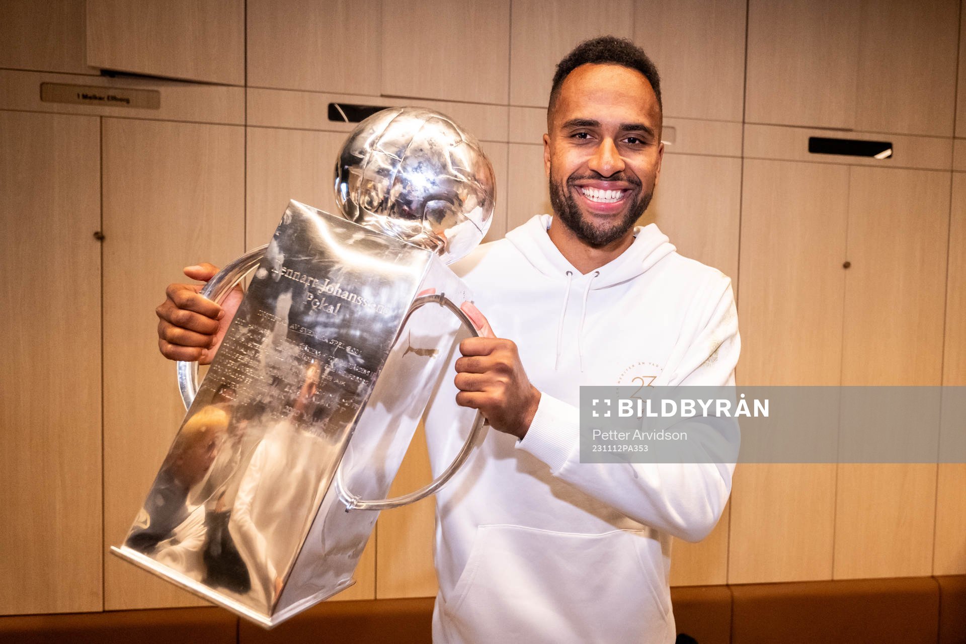 Malmö FFs Isaac Kiese Thelin jublar med Lennart Johanssons
