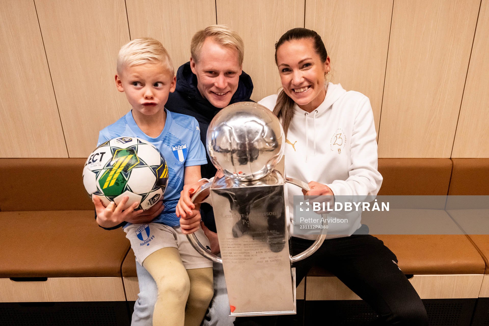 Malmö FFs läkare Amanda Lahti med familj