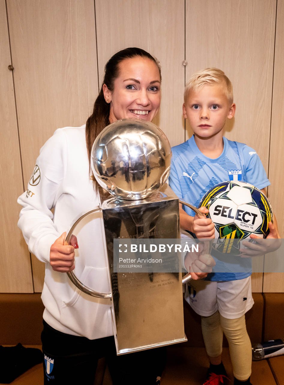 Malmö FFs läkare Amanda Lahti med familj