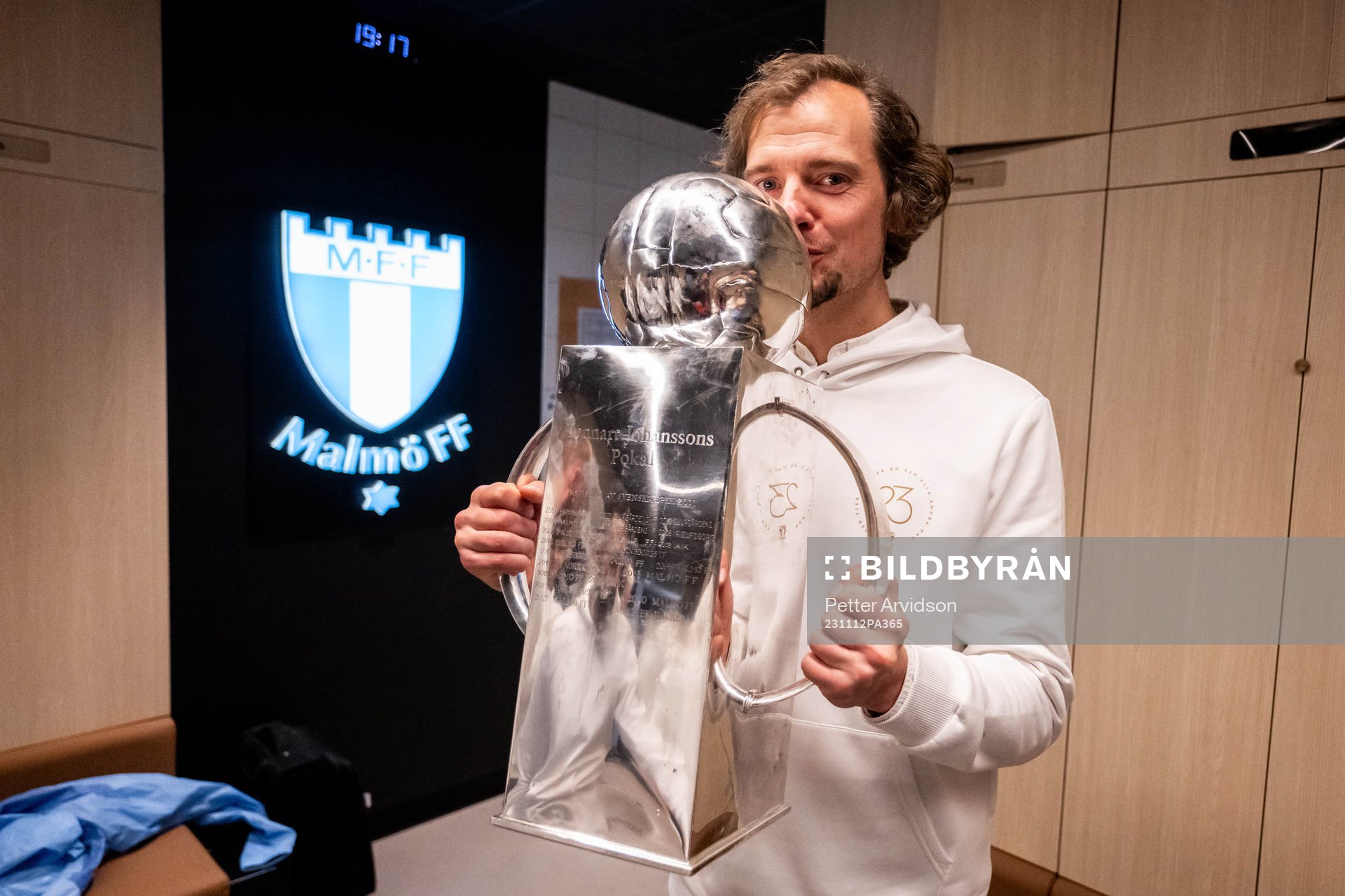 Malmö FFs chefssvout Robin Asterhed jublar med Lennart