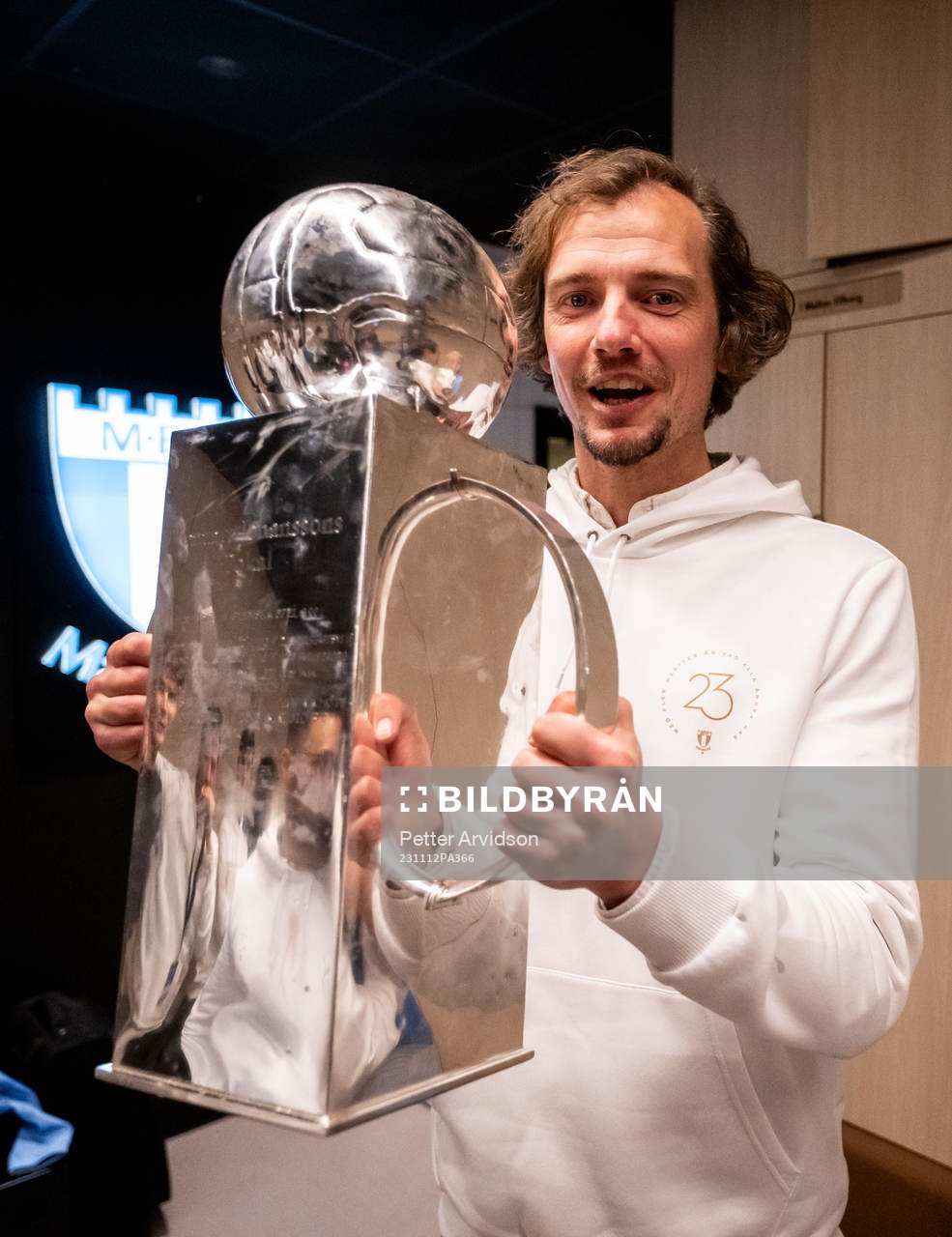 Malmö FFs chefssvout Robin Asterhed jublar med Lennart