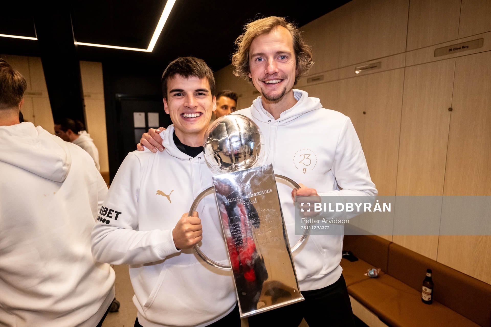 Malmö FFs chefssvout Robin Asterhed jublar med Lennart