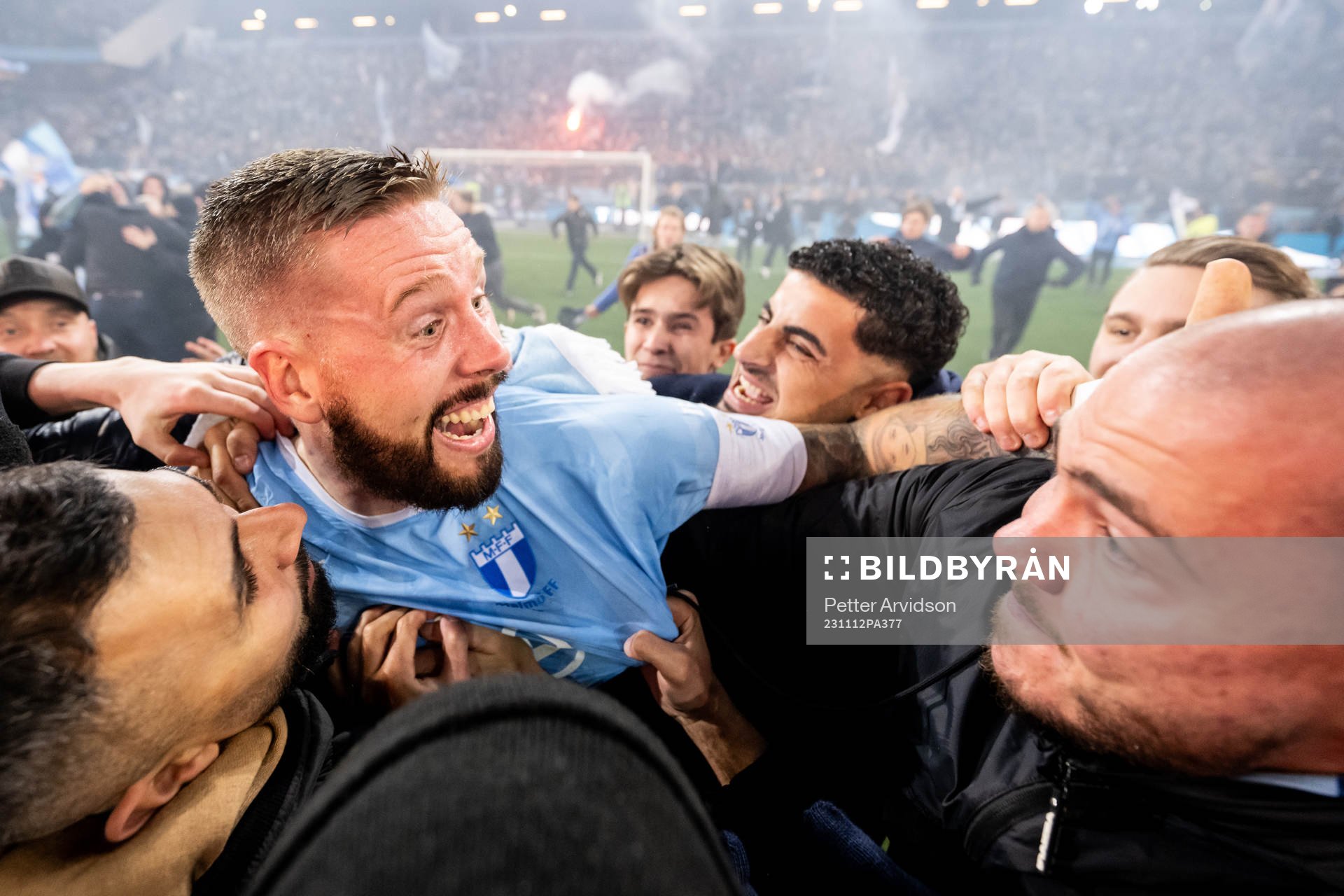 Malmö FFs Pontus Jansson och supportrar jublar över