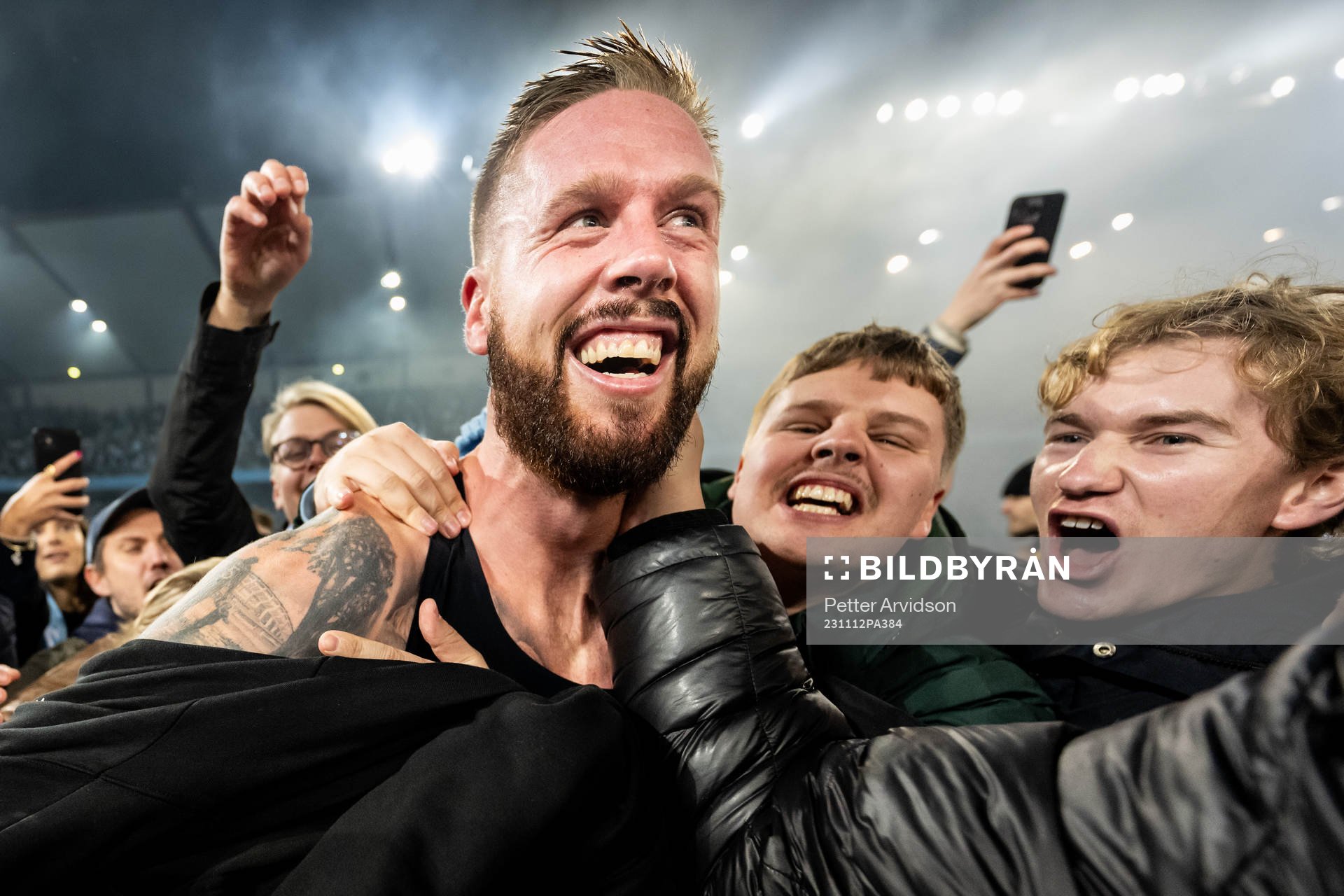 Malmö FFs Pontus Jansson och supportrar jublar över