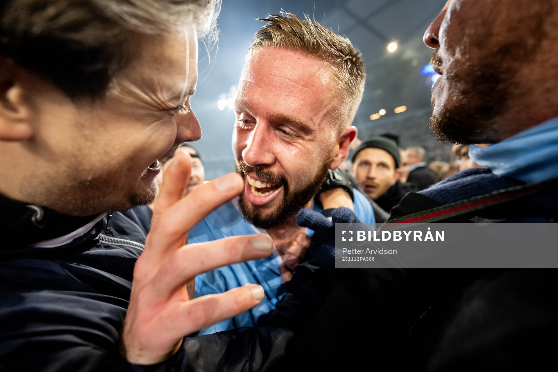 Malmö FFs Pontus Jansson och supportrar jublar över
