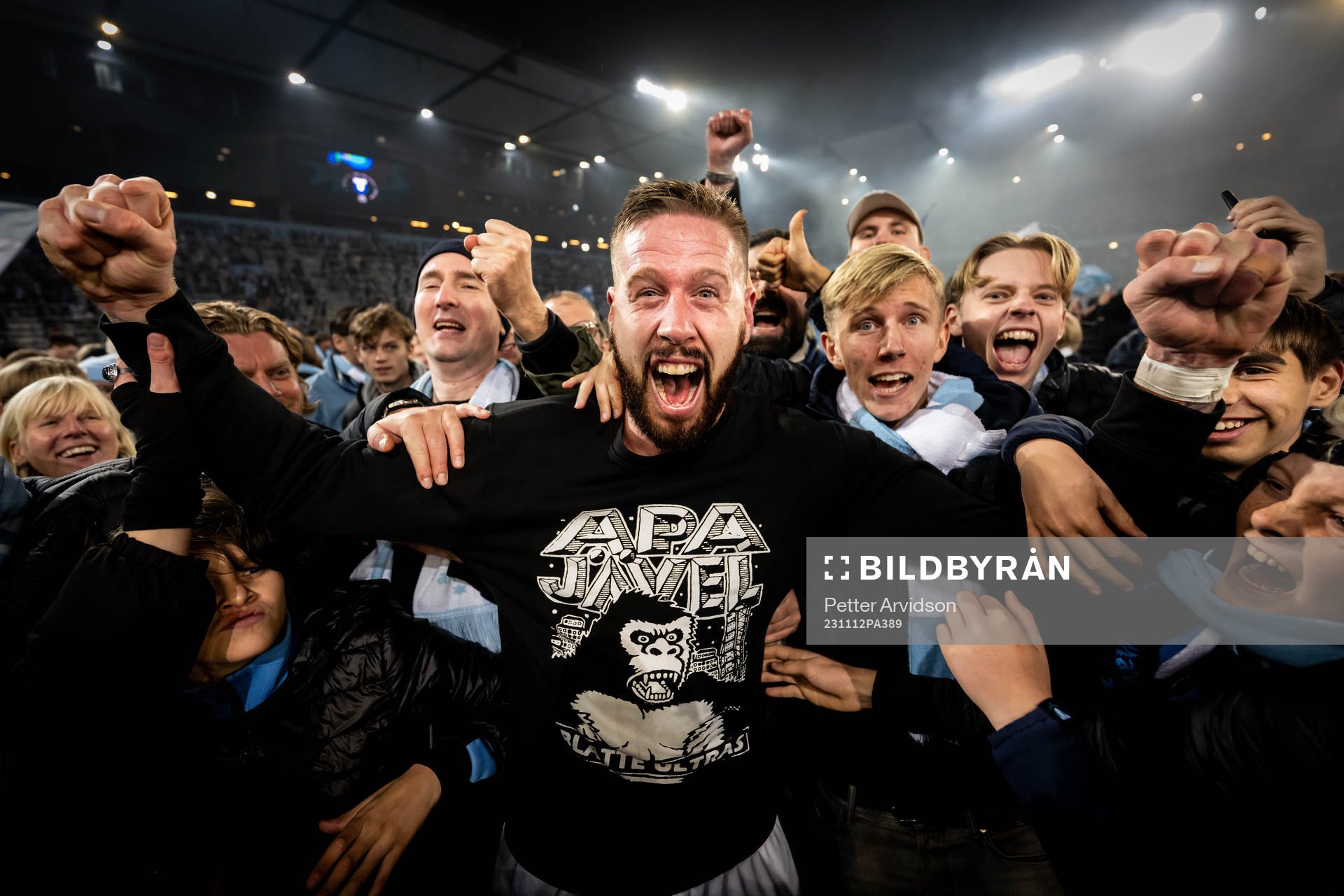 Malmö FFs Pontus Jansson och supportrar jublar över