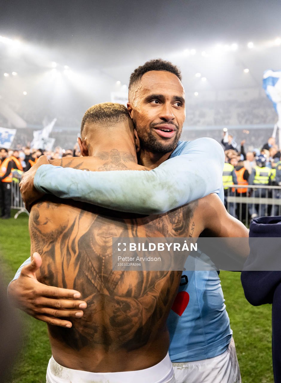 Malmö FFs Derek Cornelius och Isaac Kiese Thelin jublar