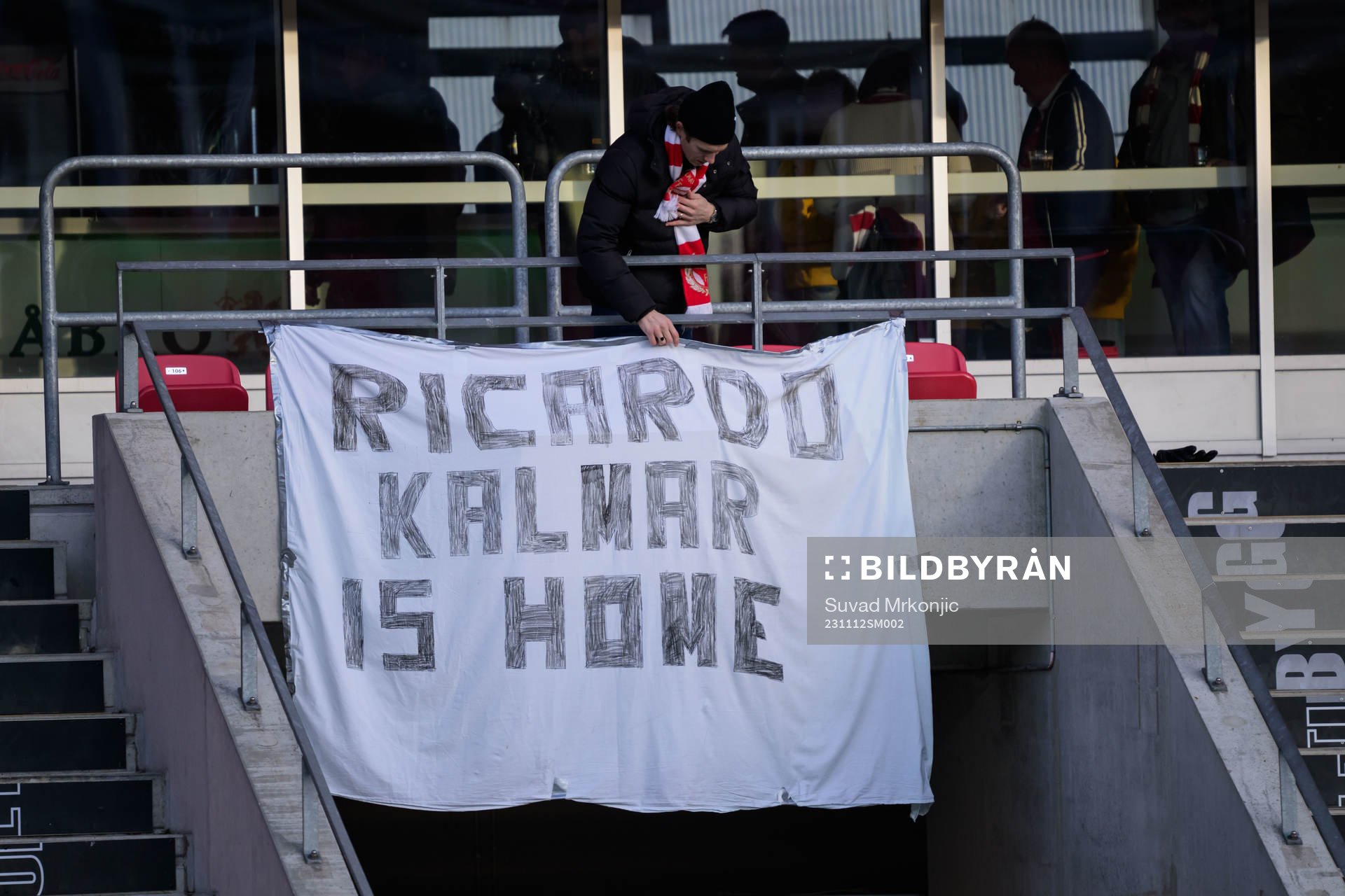 Ett plakat med texten Ricardo Kalmar is home