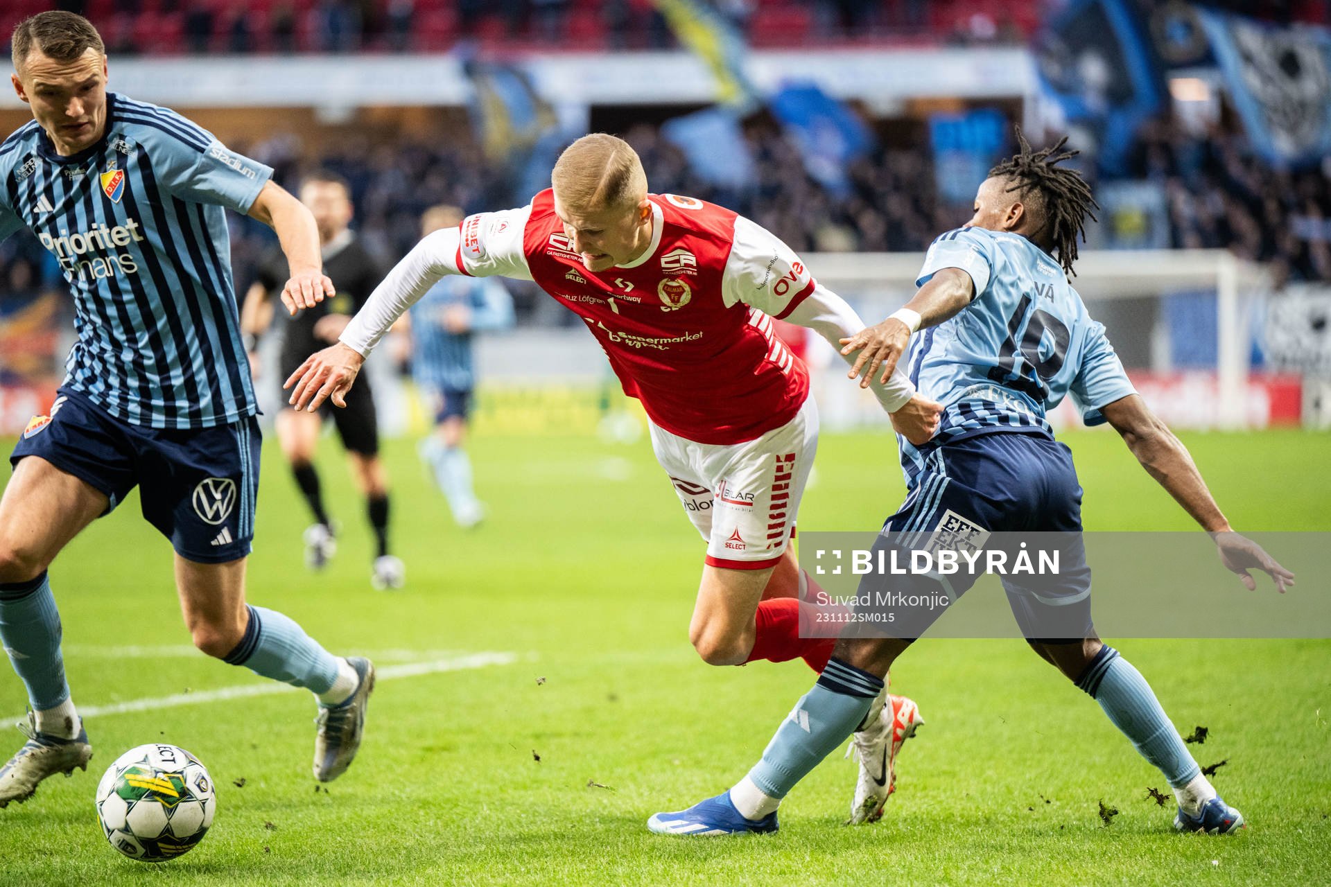 Kalmars David Kristjan Olafsson och Djurgårdens Felix Vá