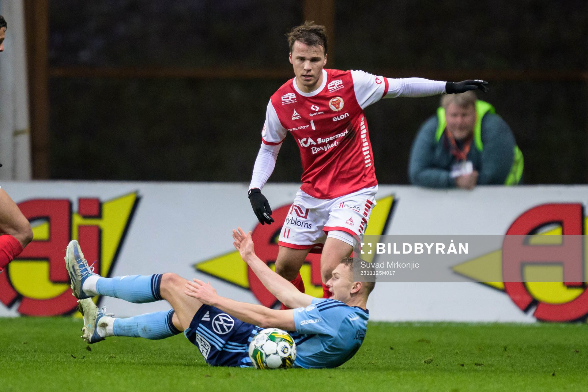 Djurgårdens Piotr Johansson och Kalmars Simon Skrabb