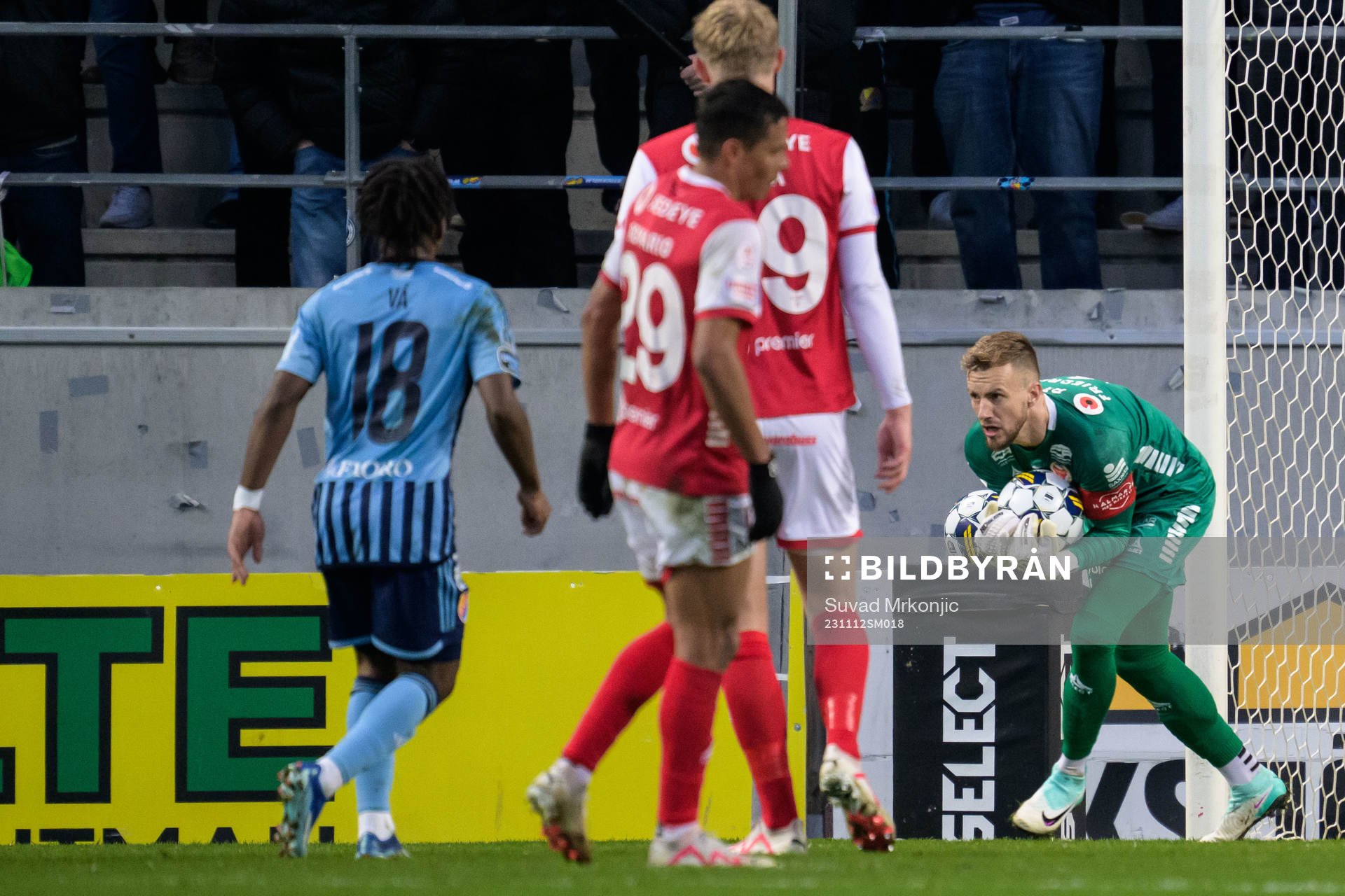 Djurgårdens Felix Vá och Kalmars målvakt Ricardo