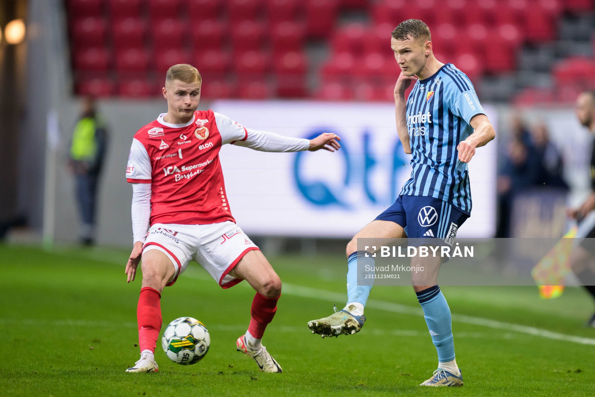 Kalmars David Kristjan Olafsson och Djurgårdens Piotr