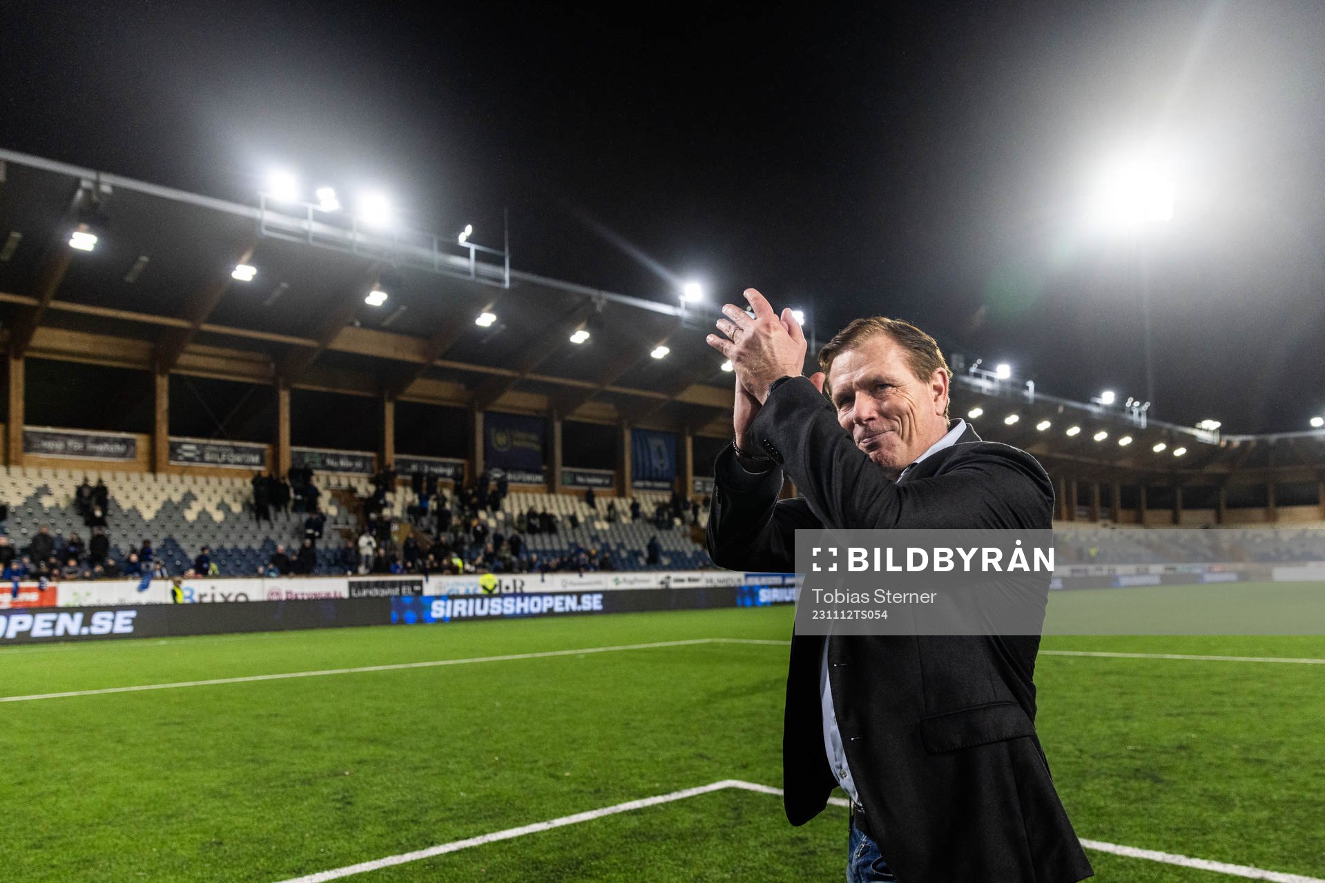 Sirius tränare Christer Mattiasson jublar