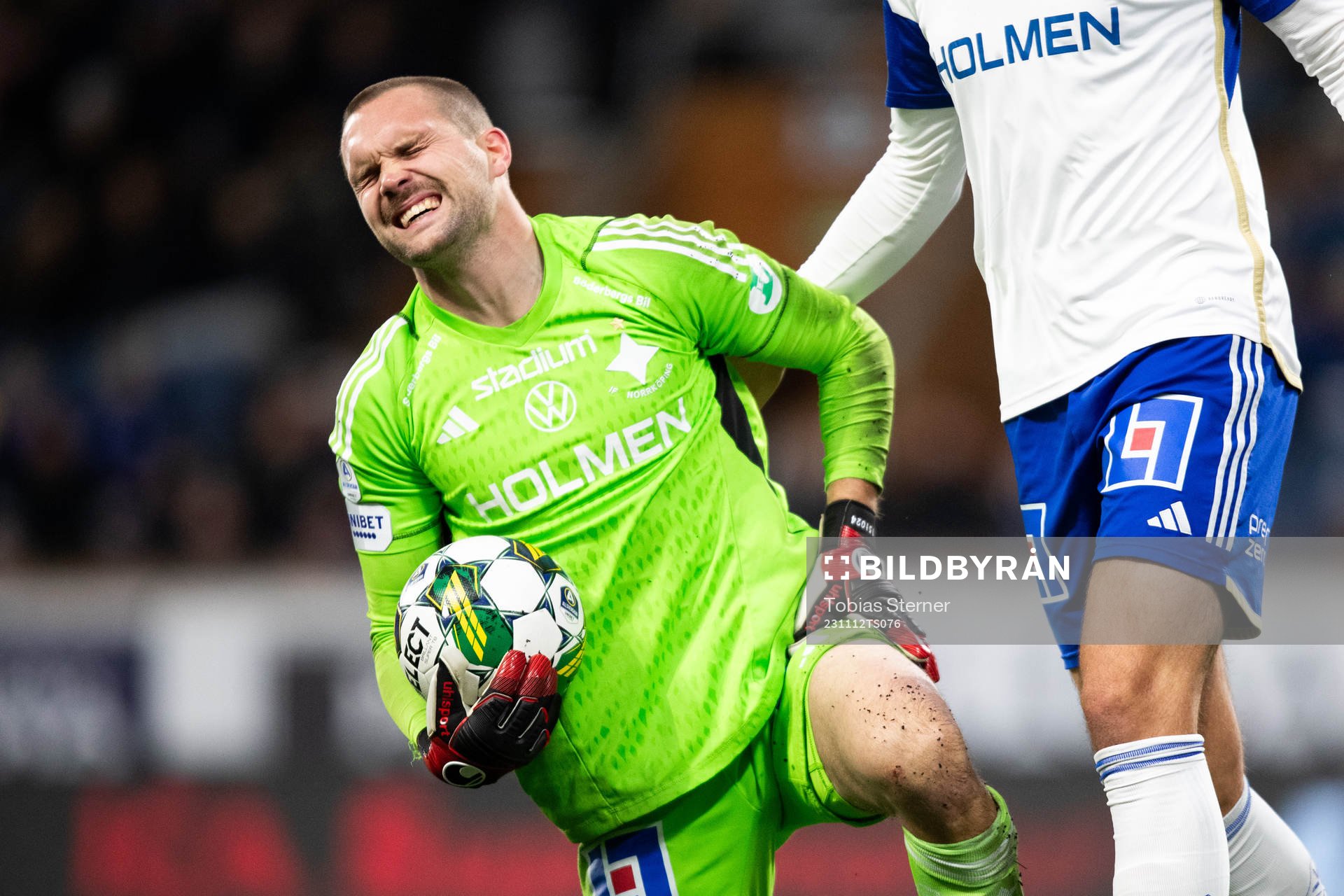IFK Norrköpings målvakt Oscar Jansson har ont