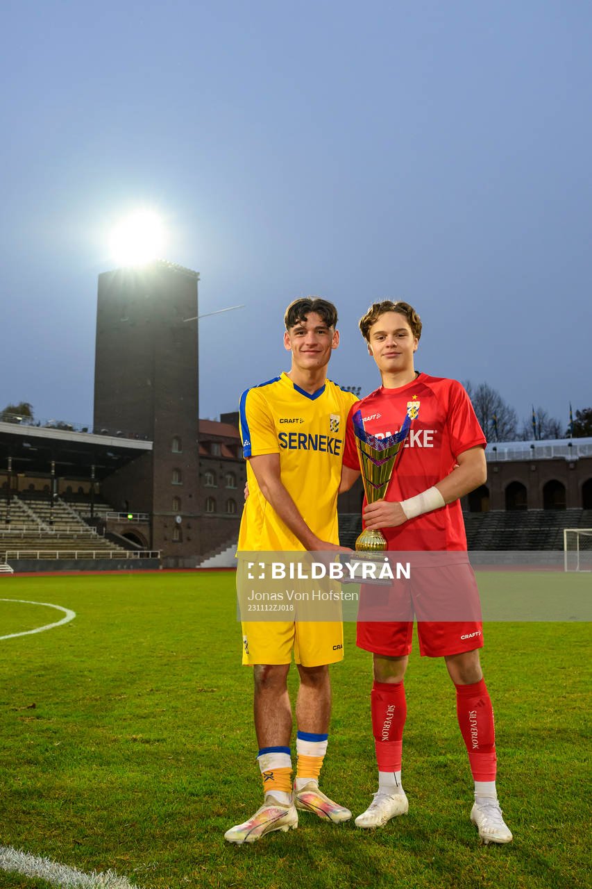 IFK Göteborgs Leon Dusi och IFK Göteborgs målvakt Linus