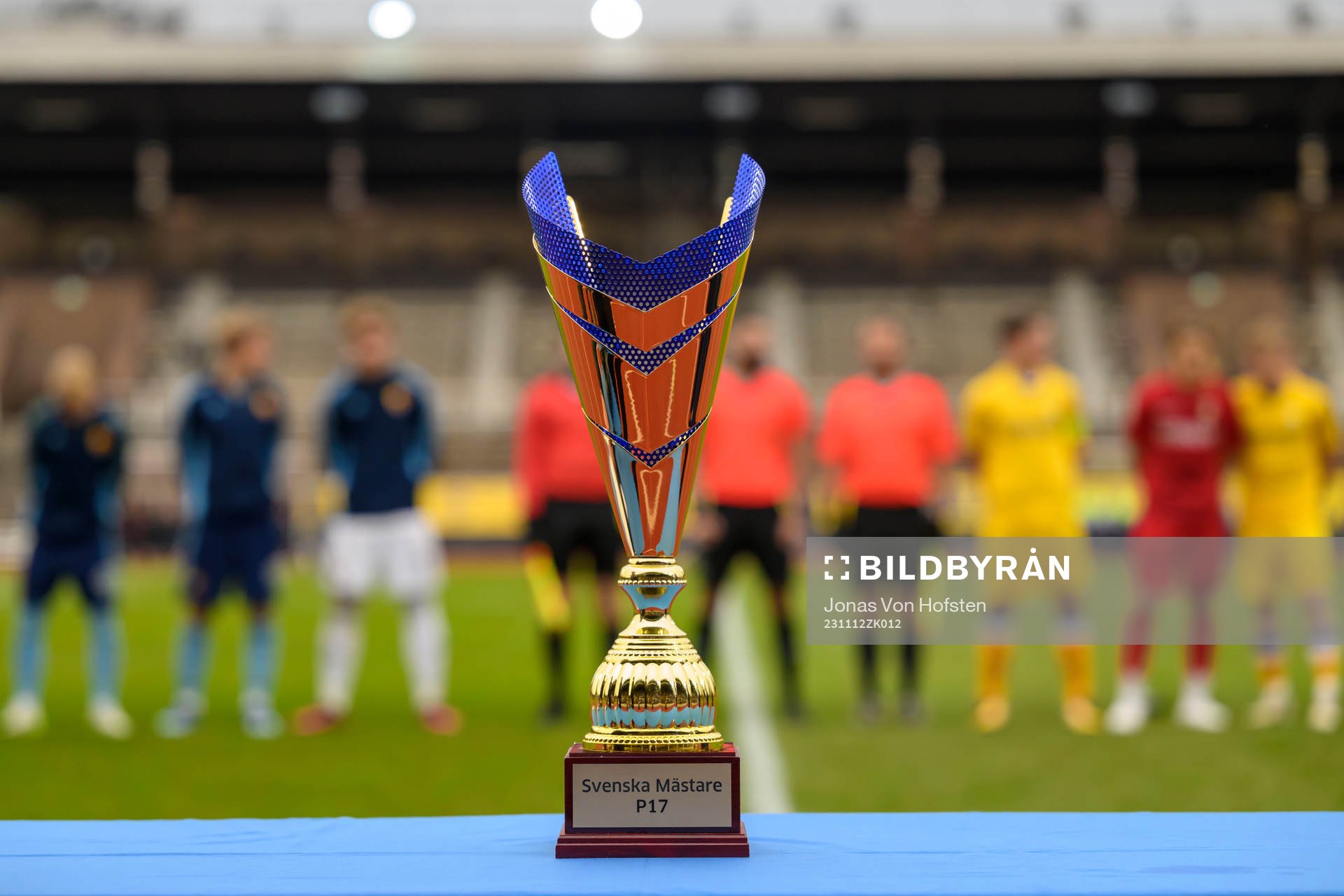 Pokalen inför finalen i P17-allsvenskan mellan Djurgården och IFK Göteborg den 12 november 2023 i Stockholm. 
