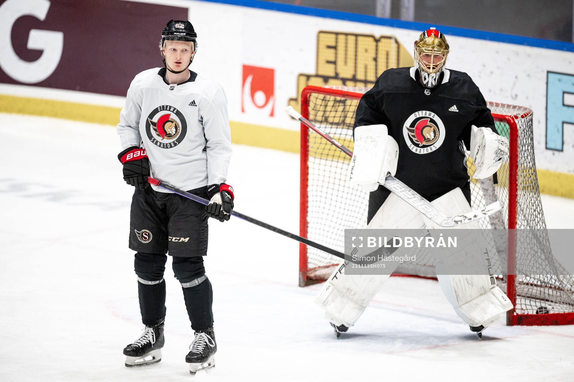 Roby Järventie and goaltender Joonas Korpisalo