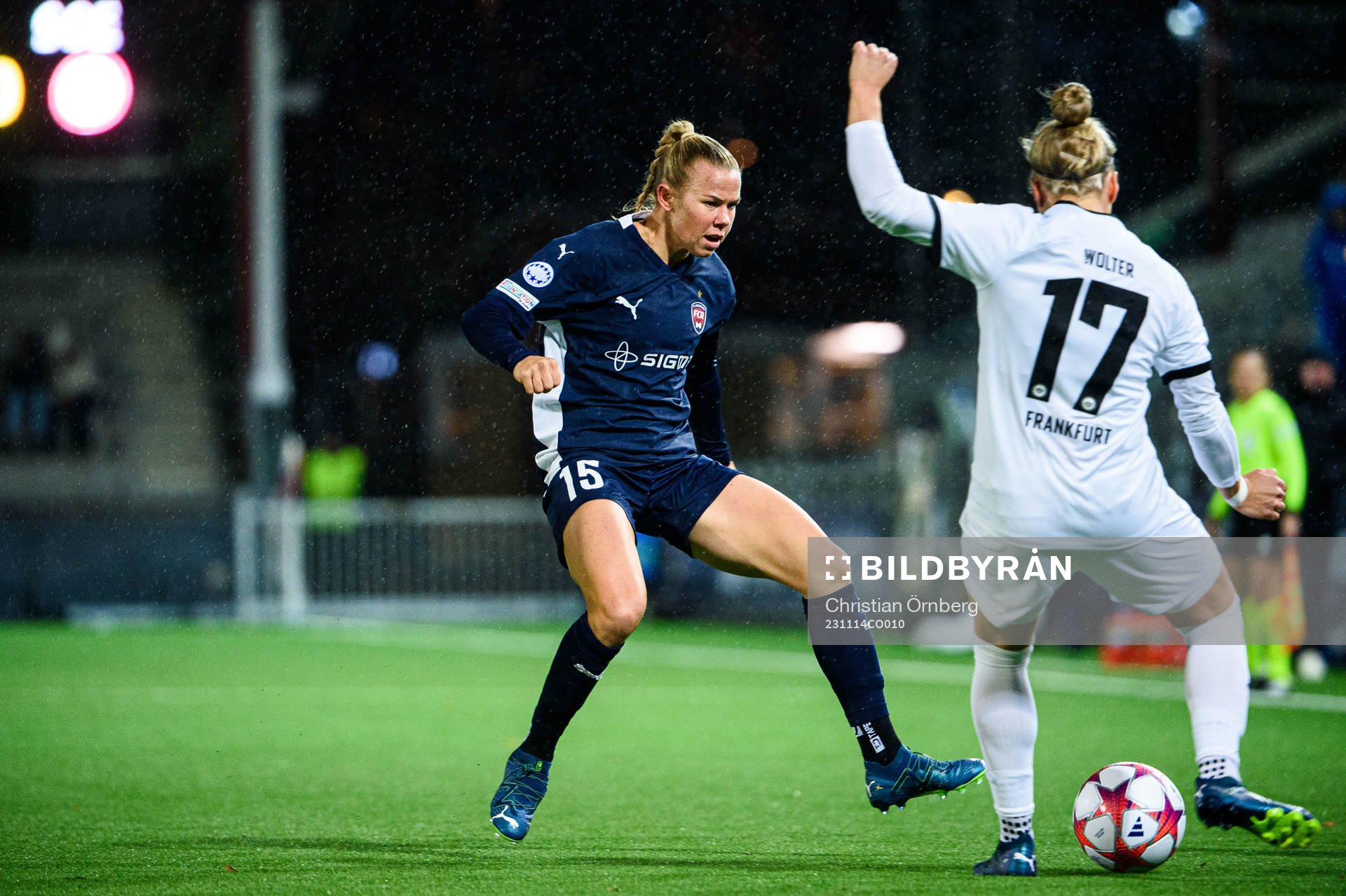 Jessica Wik of FC Rosengård and Pia-Sophie Wolter of
