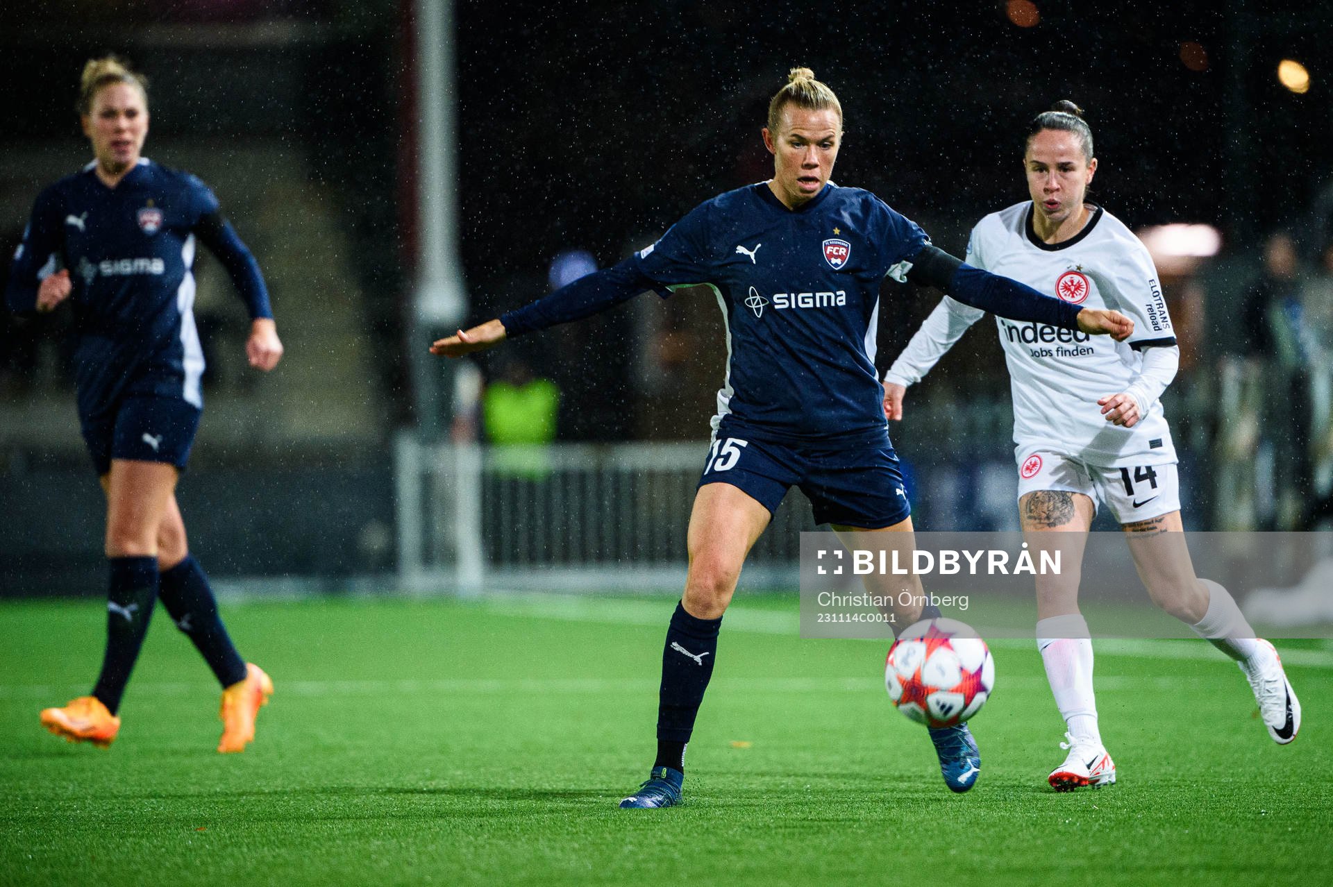 Jessica Wik of FC Rosengård and Géraldine Reuteler of