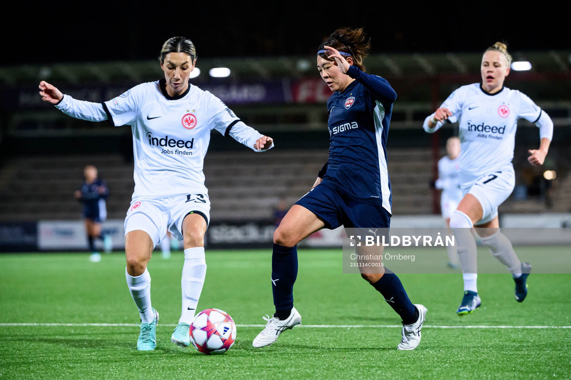 Sara Doorsoun of Eintracht Frankfurt och Mai Kadowaki of FC