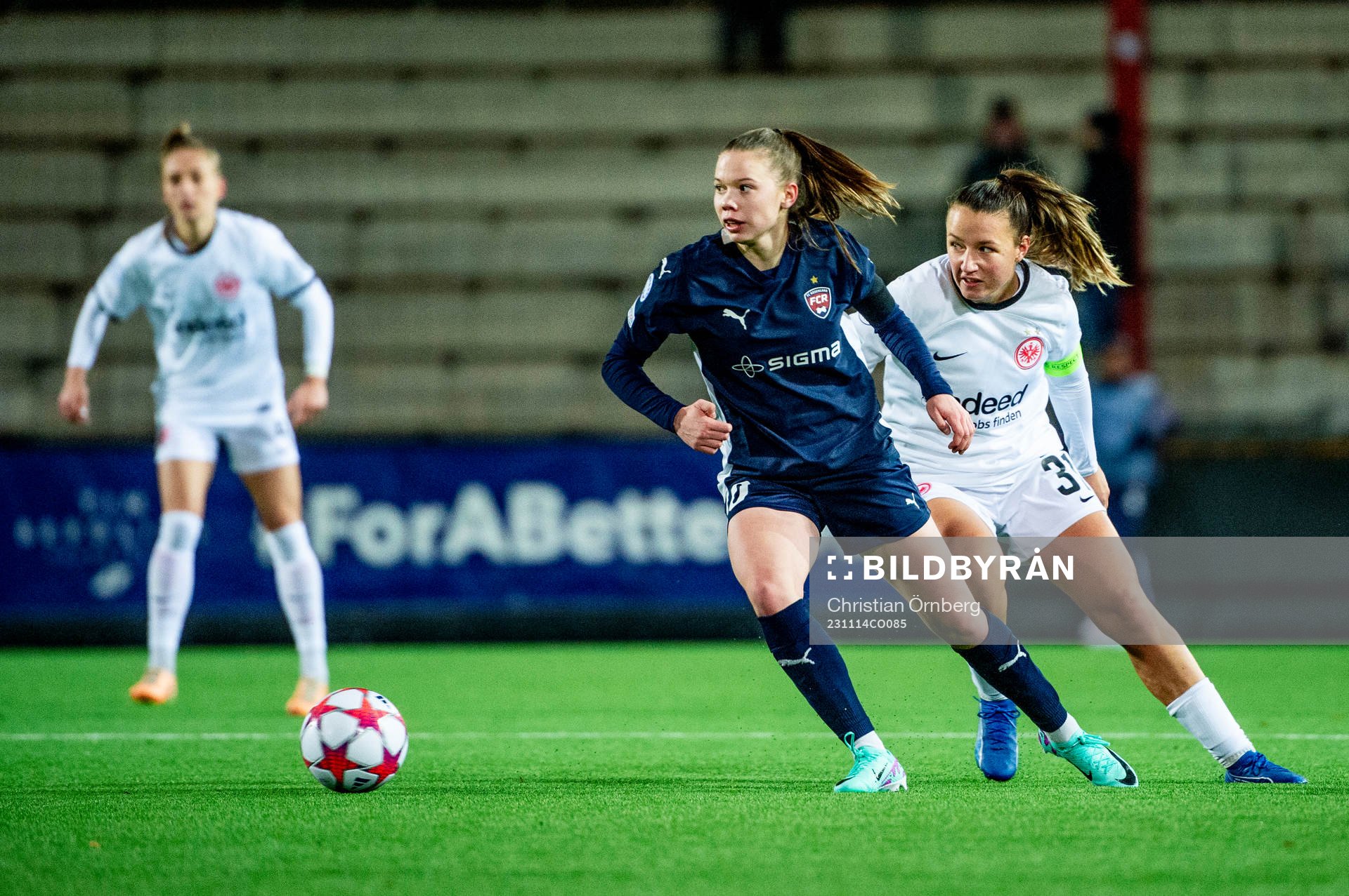 Bea Sprung of FC Rosengård and Tanja Pawollek of Eintracht