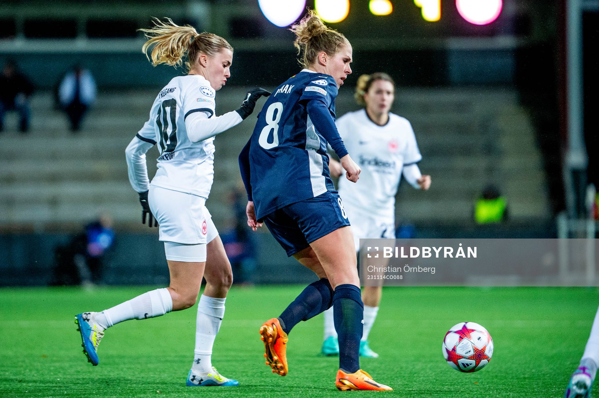 Laura Freigang of Eintracht Frankfurt and Rebecca Knaak of FC Rosengård during the UEFA Women's Champions League football match between FC Rosengård and Eintracht Frankfurt on November 14, 2023 in Malmö.