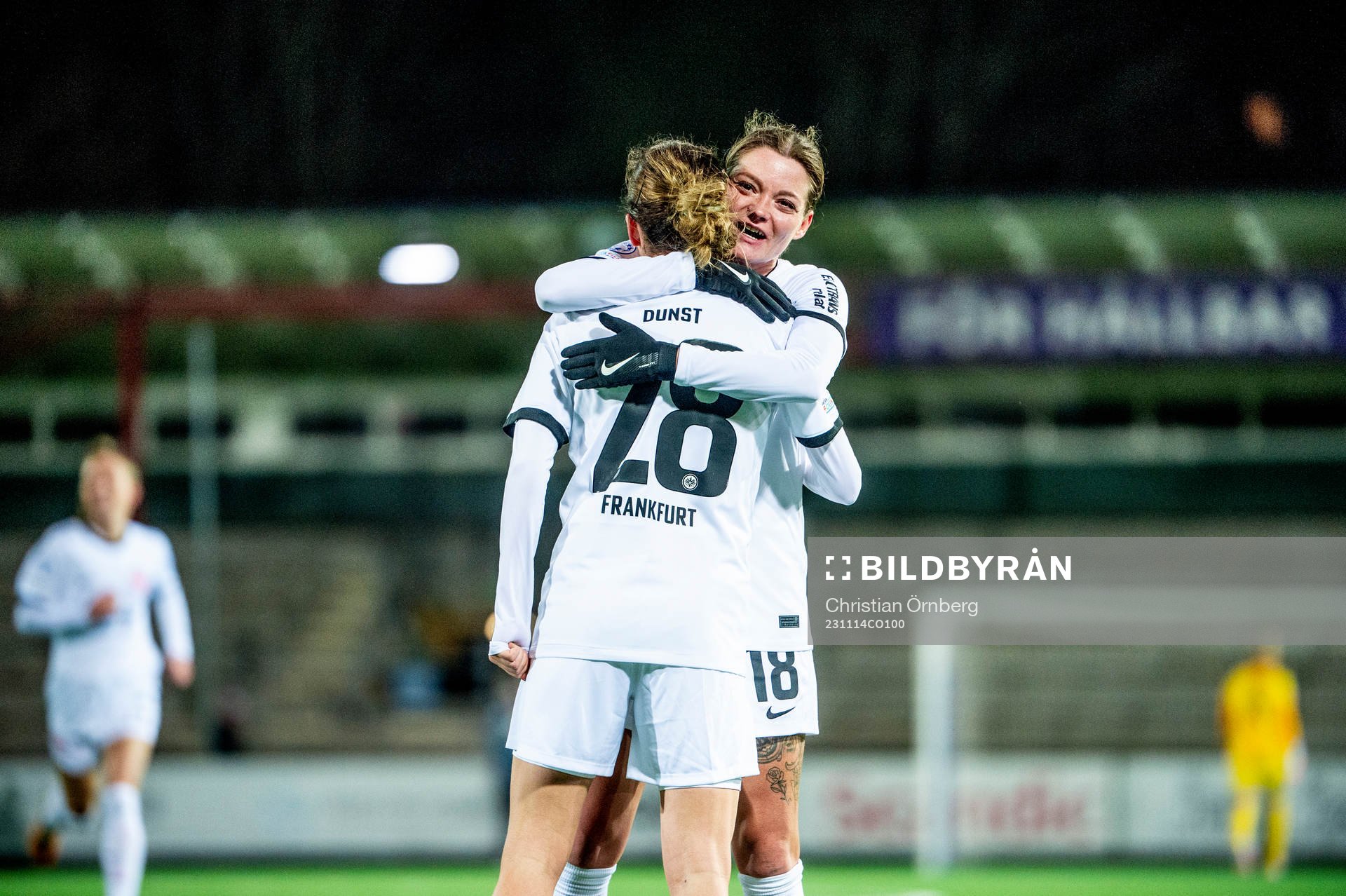 Barbara Dunst and Verena Hanshaw of Eintracht Frankfurt