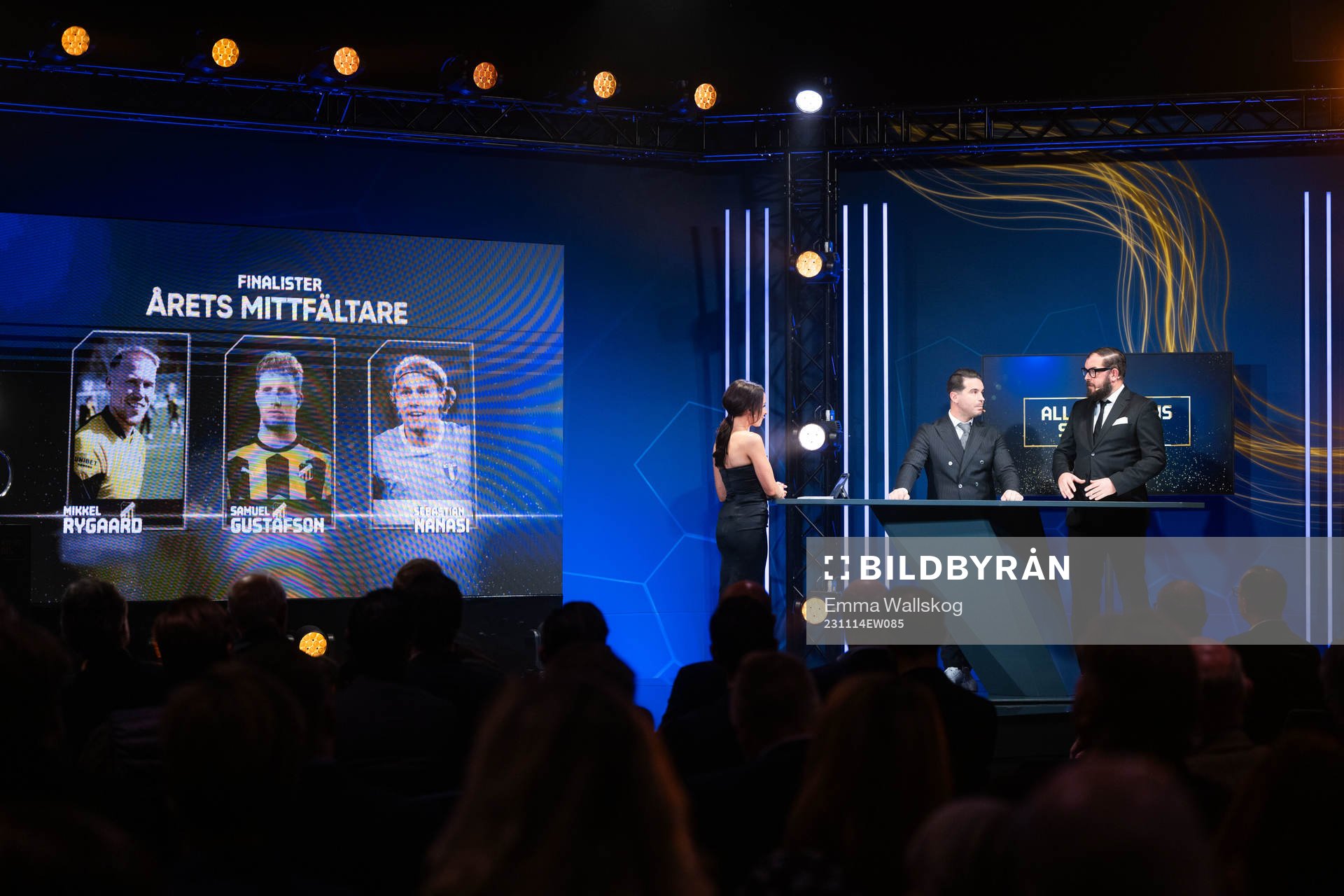 Programledare Camilla Nordlund med expertkommentatorerna