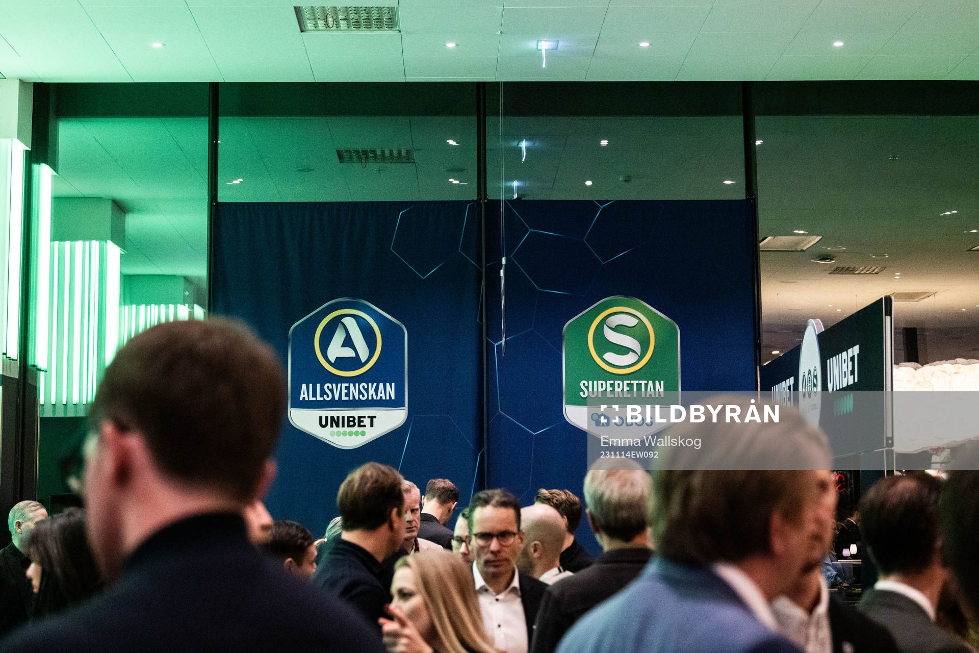 Vepor med Allsvenskans och Superettans logotyper under Allsvenskans Stora Pris den 14 november 2023 i Stockholm. 