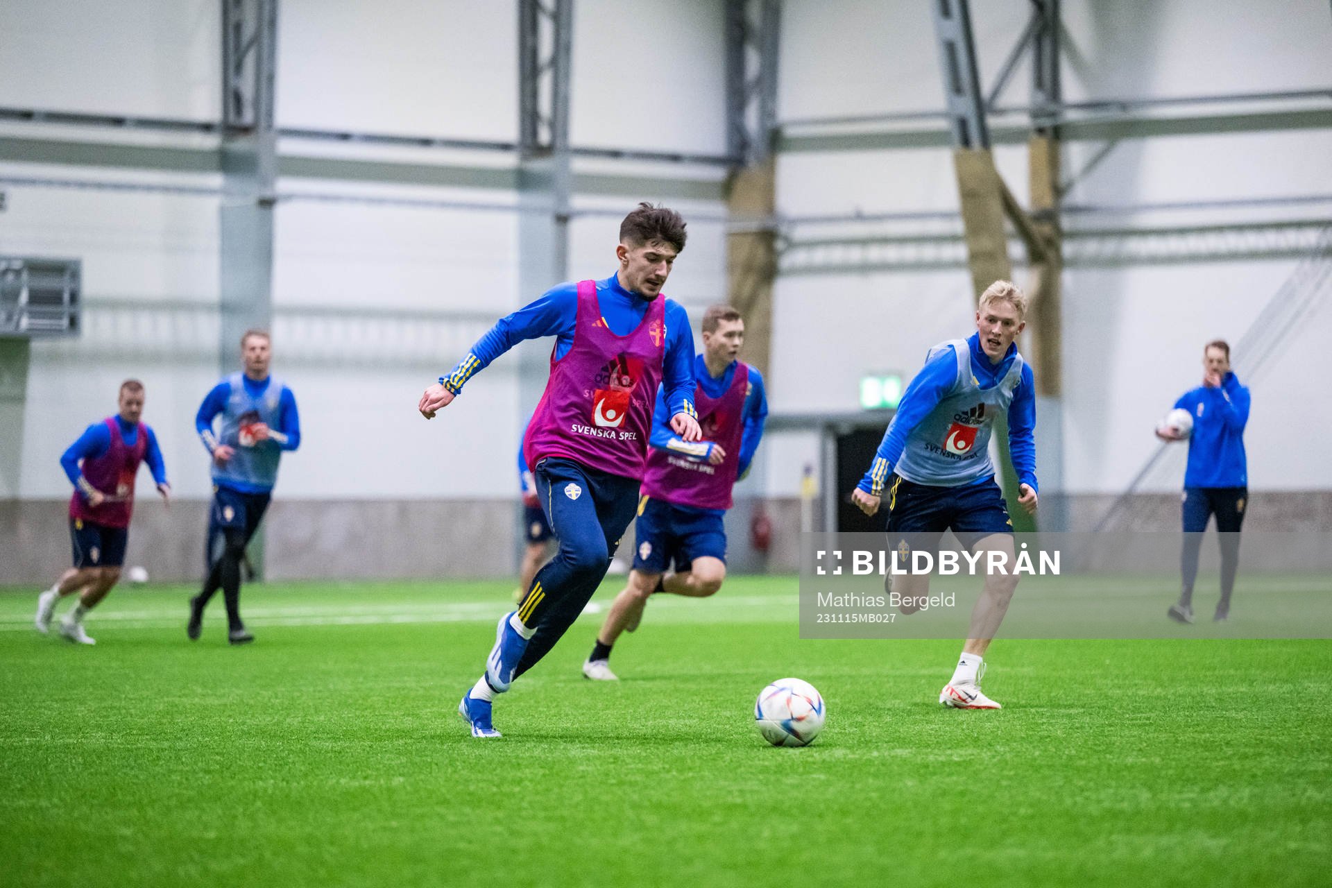 Armin Gigovic och Melker Widell under en träning med det Svenska U21-landslaget i fotboll den 15 november 2023 i Borås. 