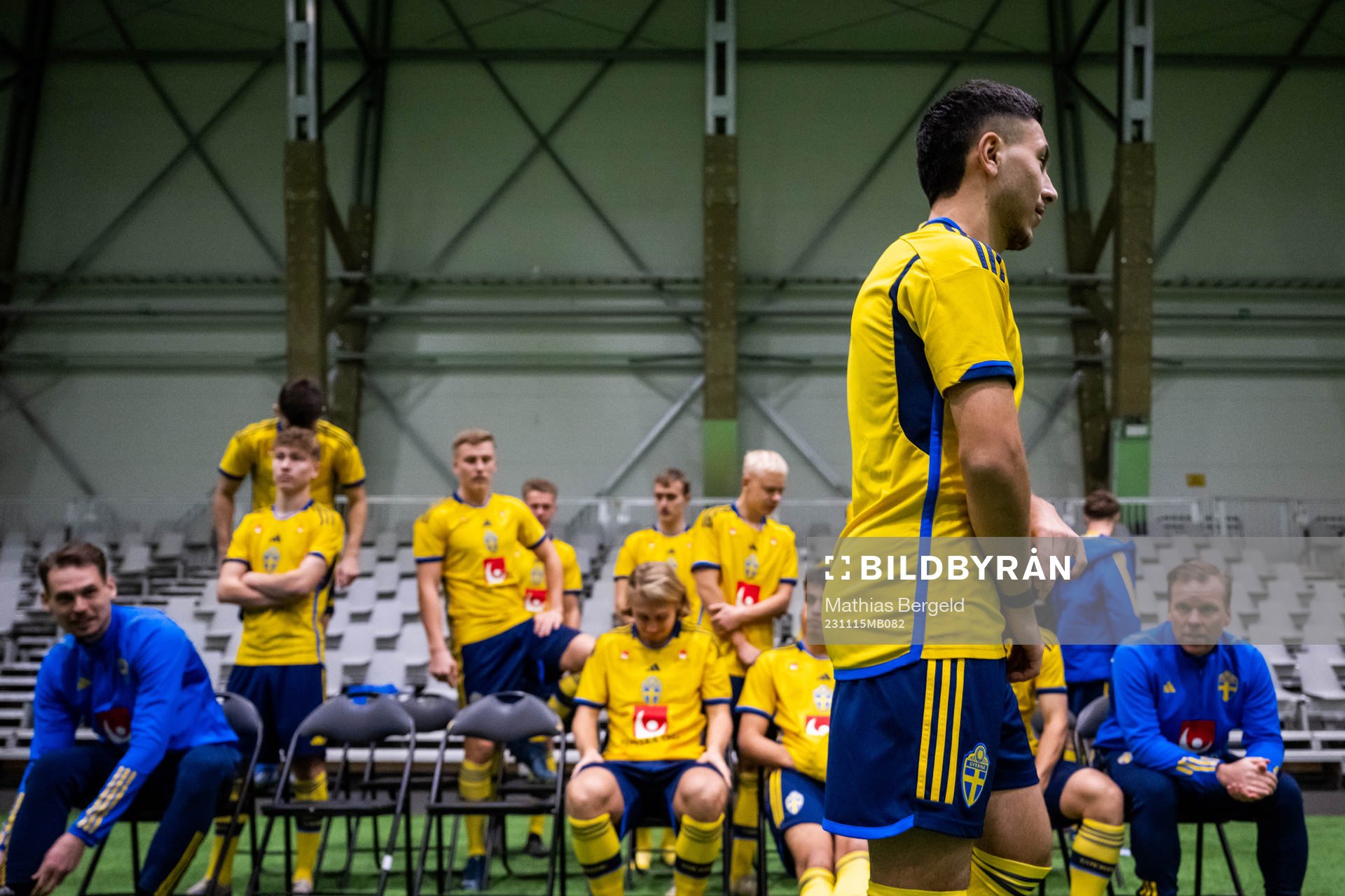 Roony Bardghji with team mates of the Swedish under-21