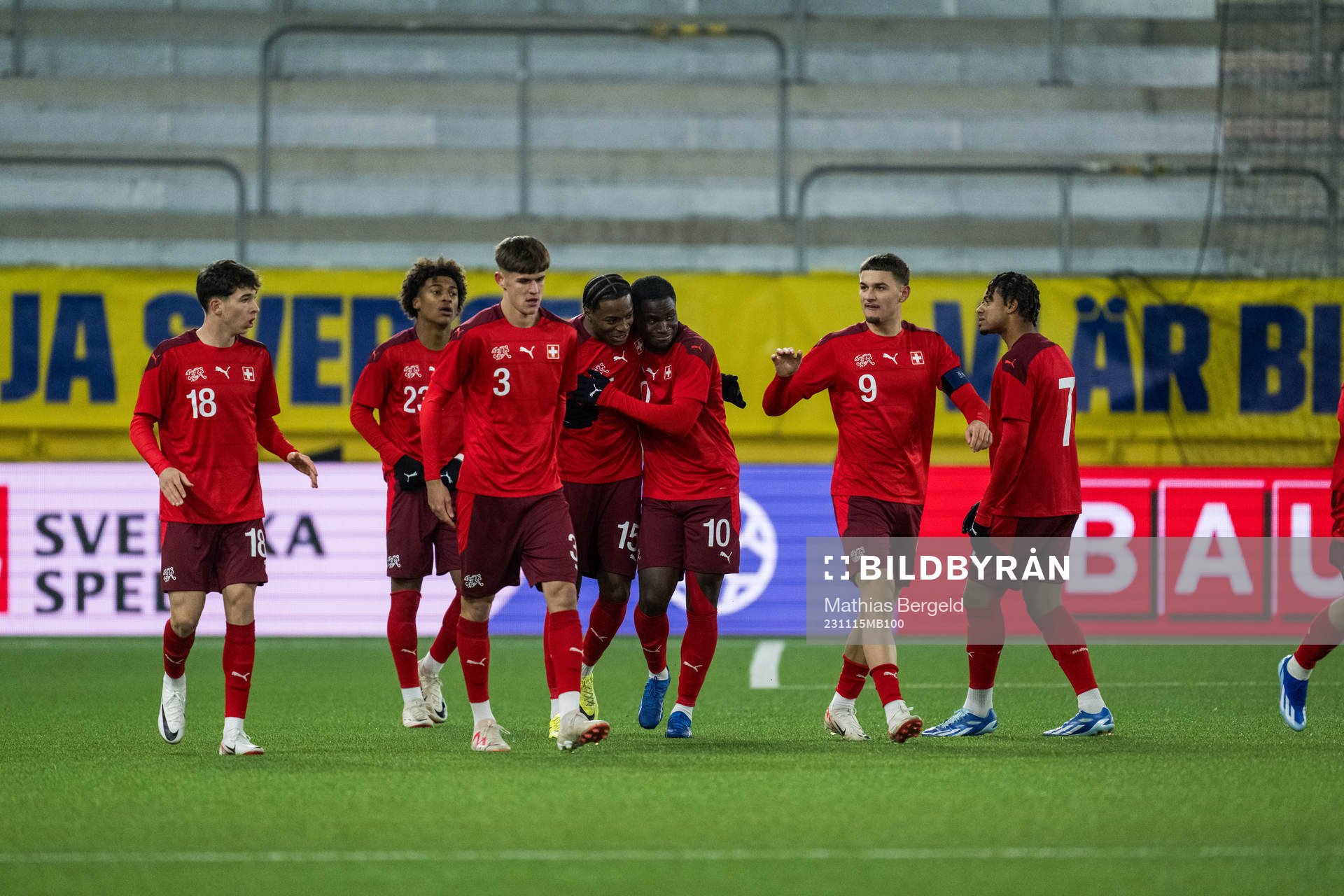 Schweiz Ifechukwu Ogbus jublar