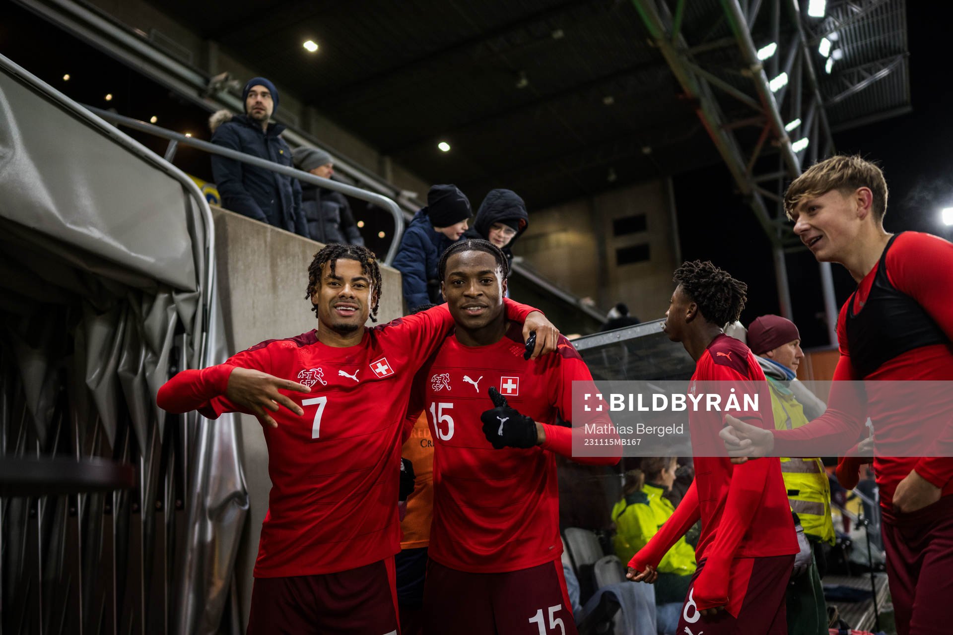 Schweiz Malik Deme och Ifechukwu Ogbus jublar