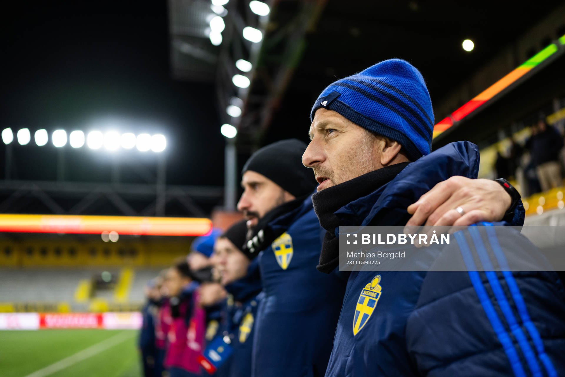 Sveriges förbundskapten Mirza Jelecak och assisterande tränare Johnny Gustafsson inför EM-kvalmatchen i fotboll för P19 mellan Schweiz och Sverige den 15 november 2023 i Borås.