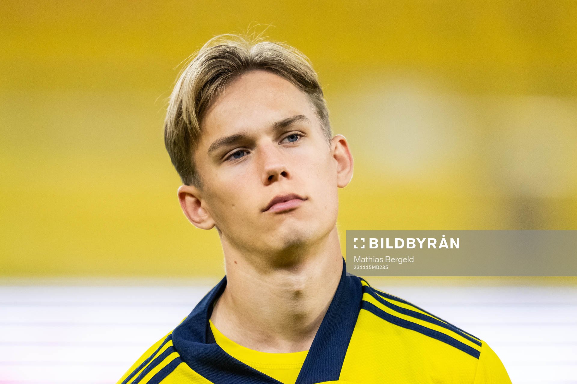 Sveriges Pontus Dahbo vid line-up inför EM-kvalmatchen i fotboll för P19 mellan Schweiz och Sverige den 15 november 2023 i Borås. 