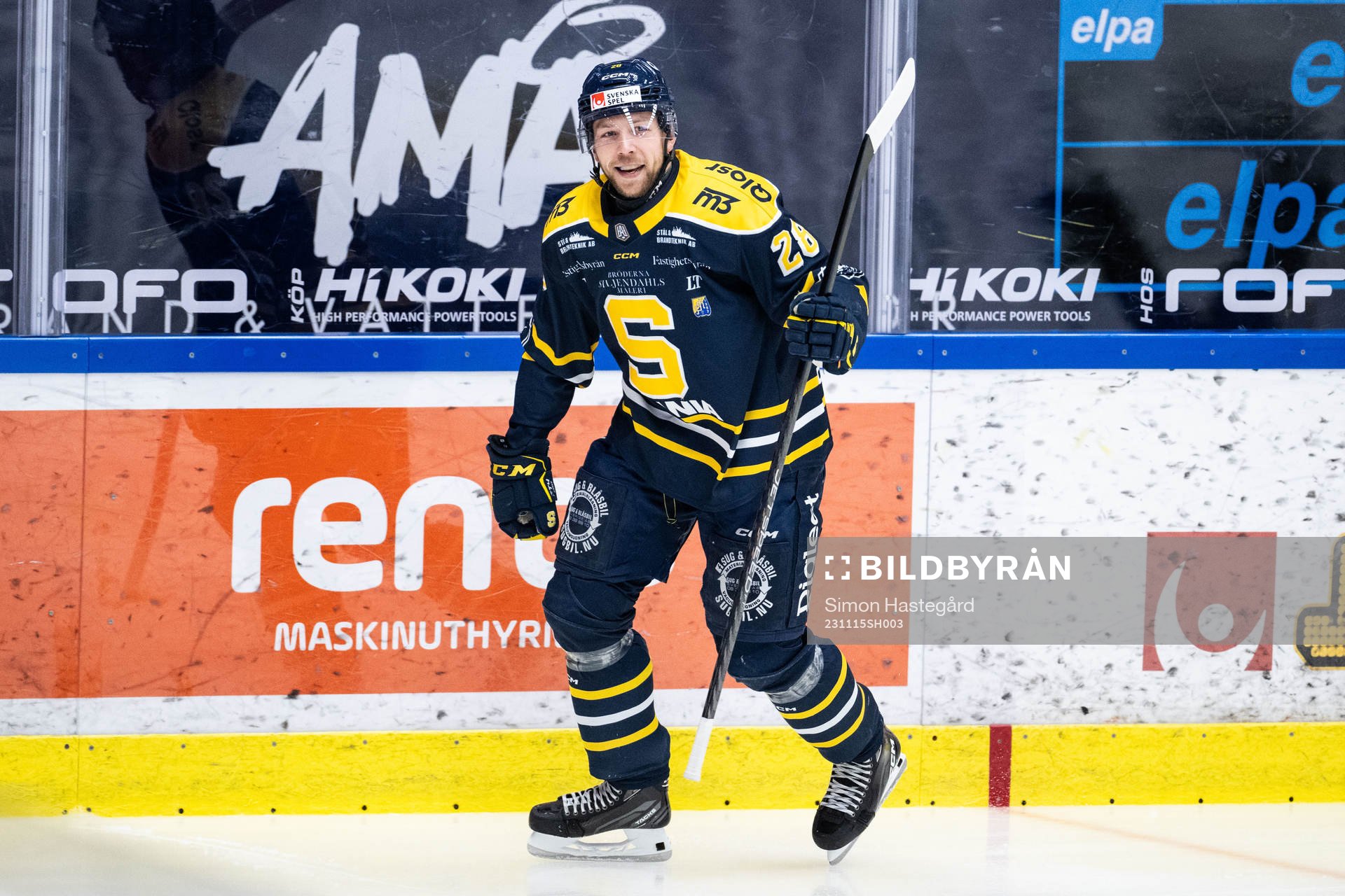 Södertäljes Emil Alba jublar