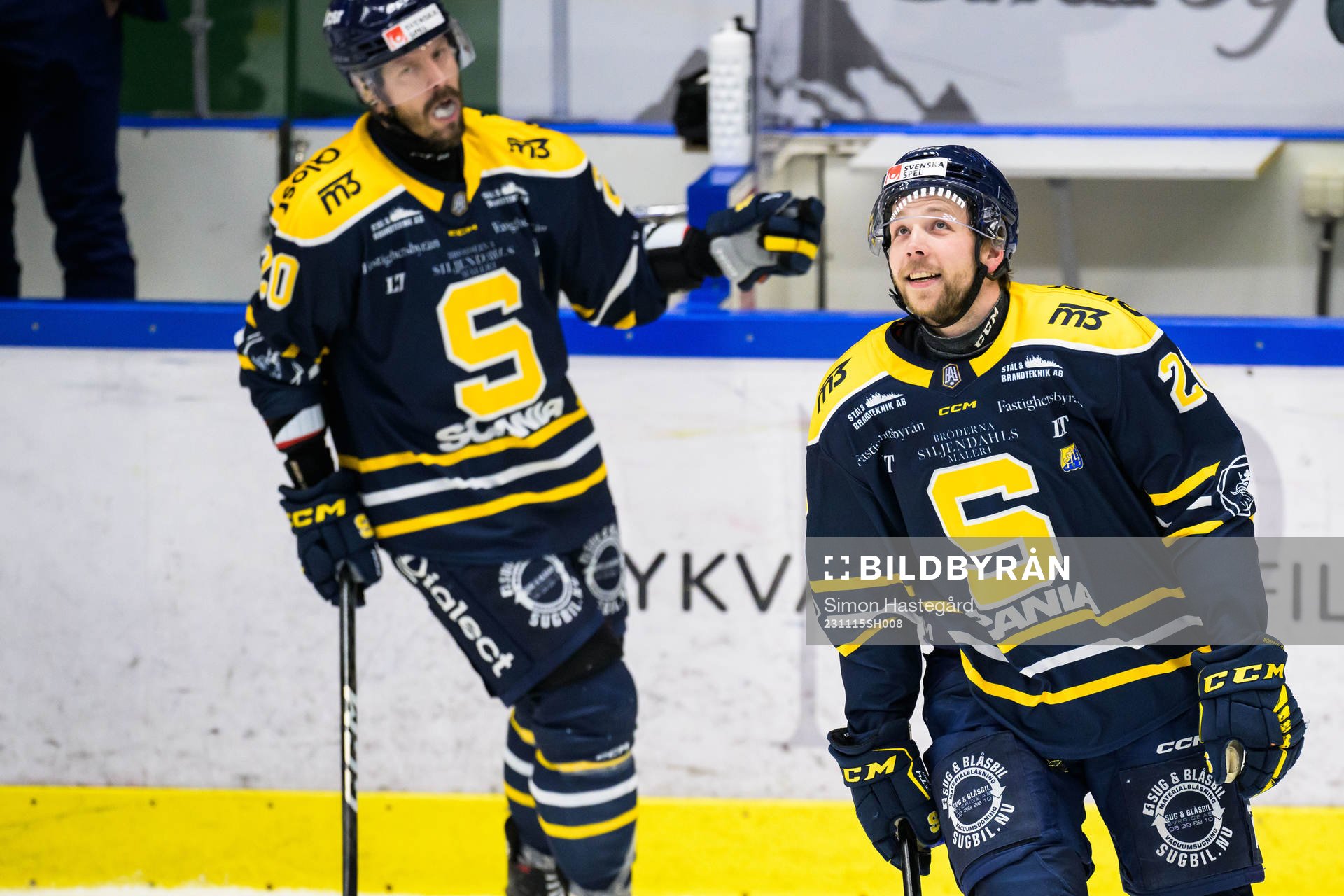 Södertäljes Emil Alba jublar