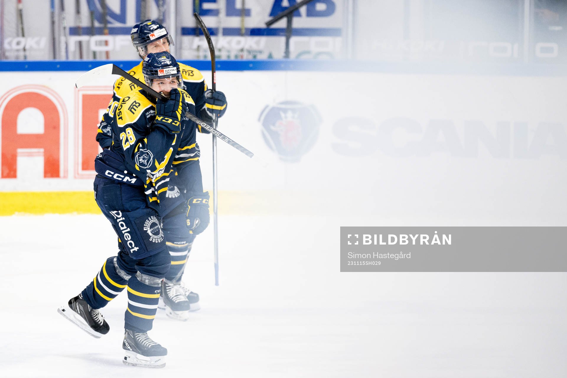 Södertäljes Emil Alba jublar