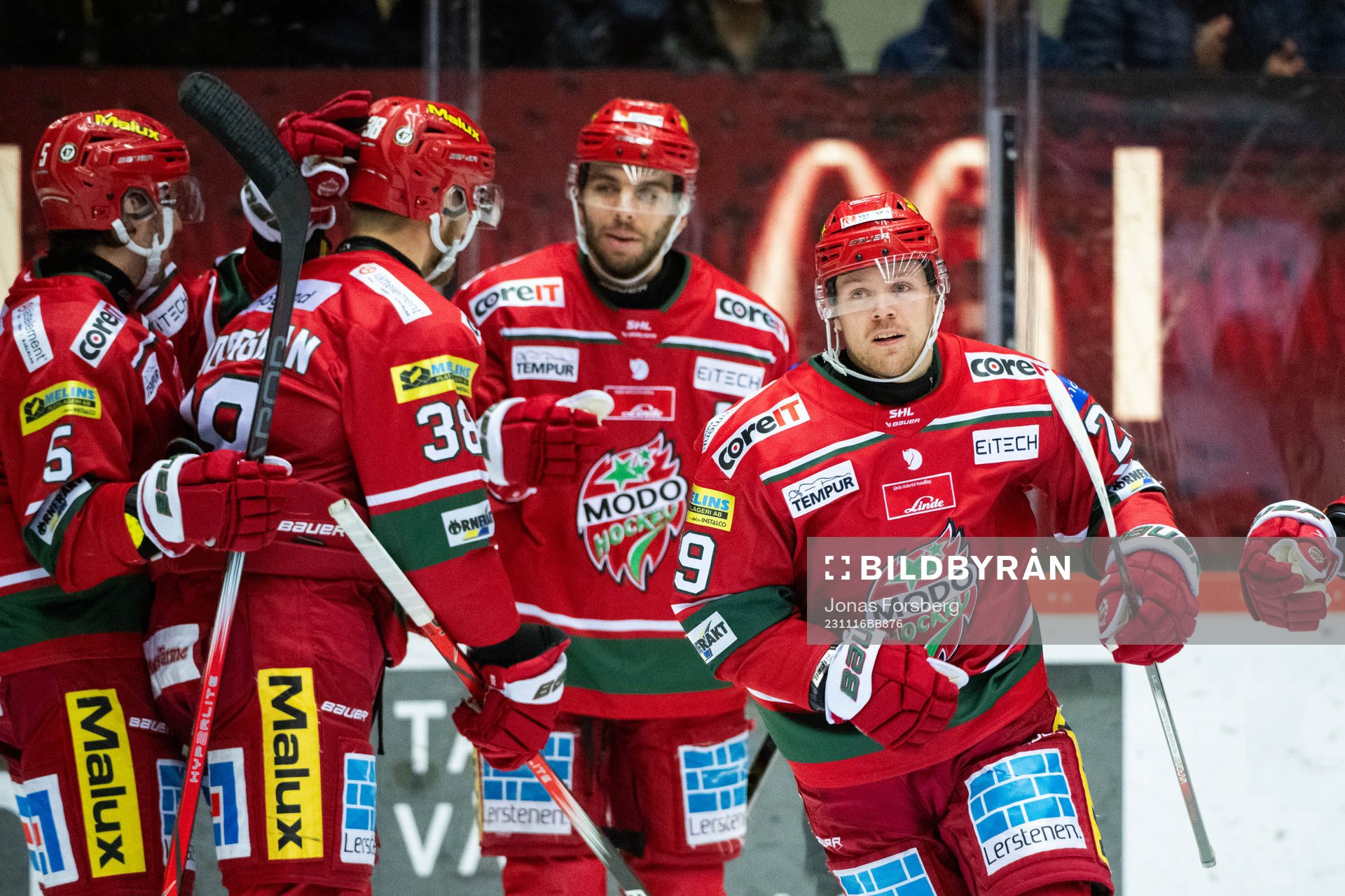 MoDos Mikkel Aagaard jublar