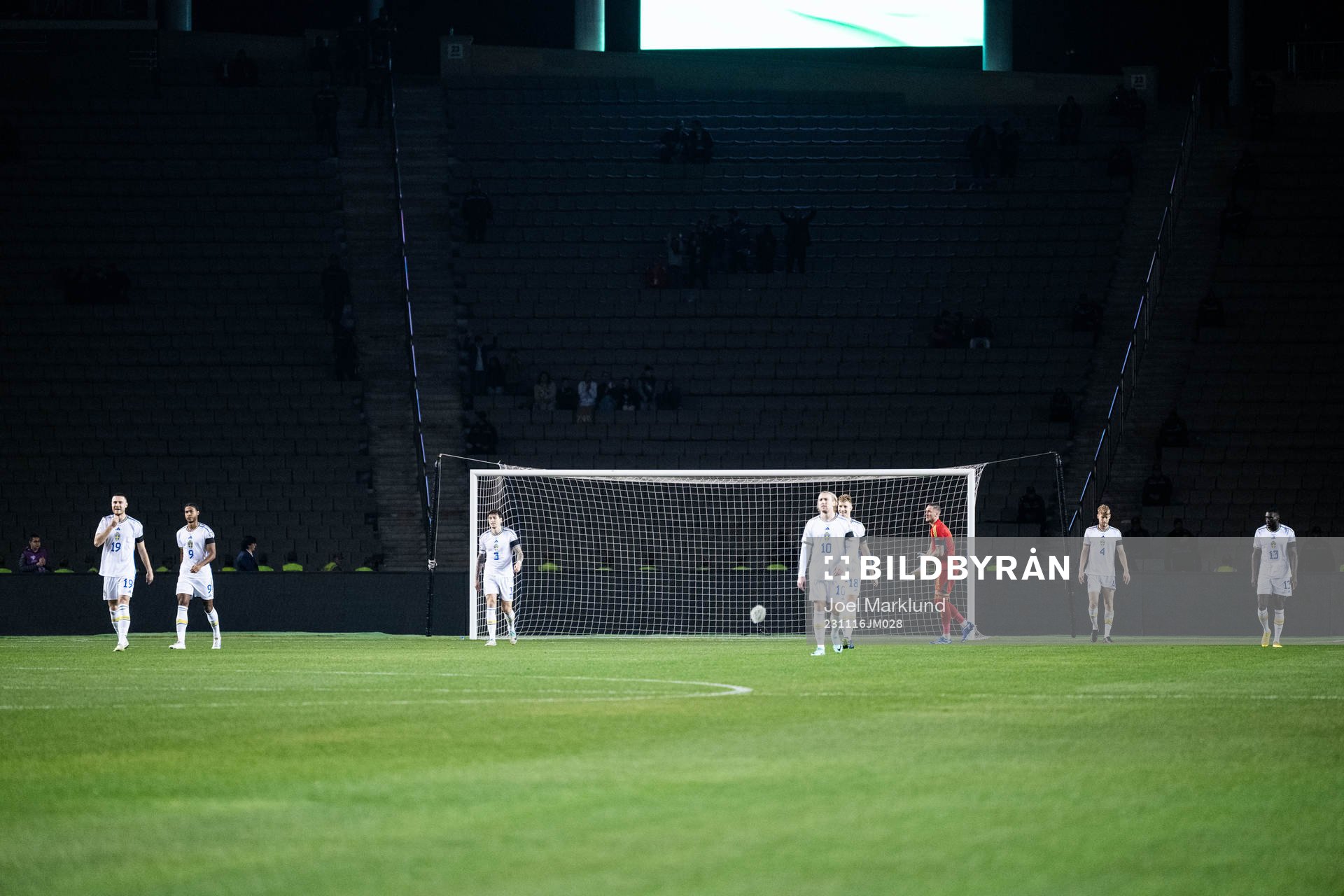 Players of Sweden look dejected