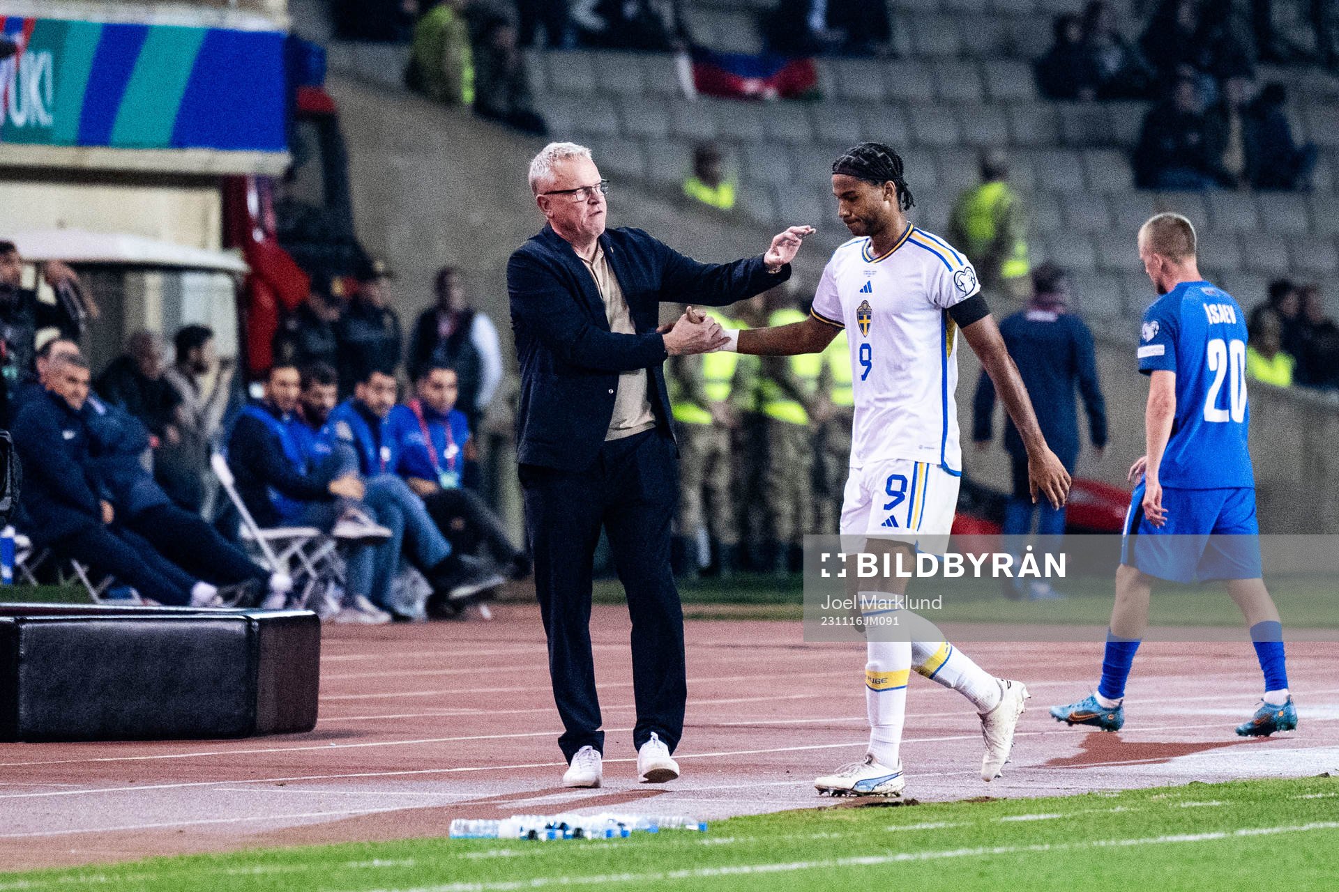 Head coach Janne Andersson and Jens Cajuste of Sweden
