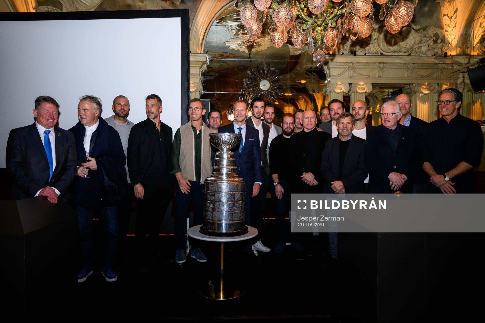 Nicklas Lidström together with several former NHL players