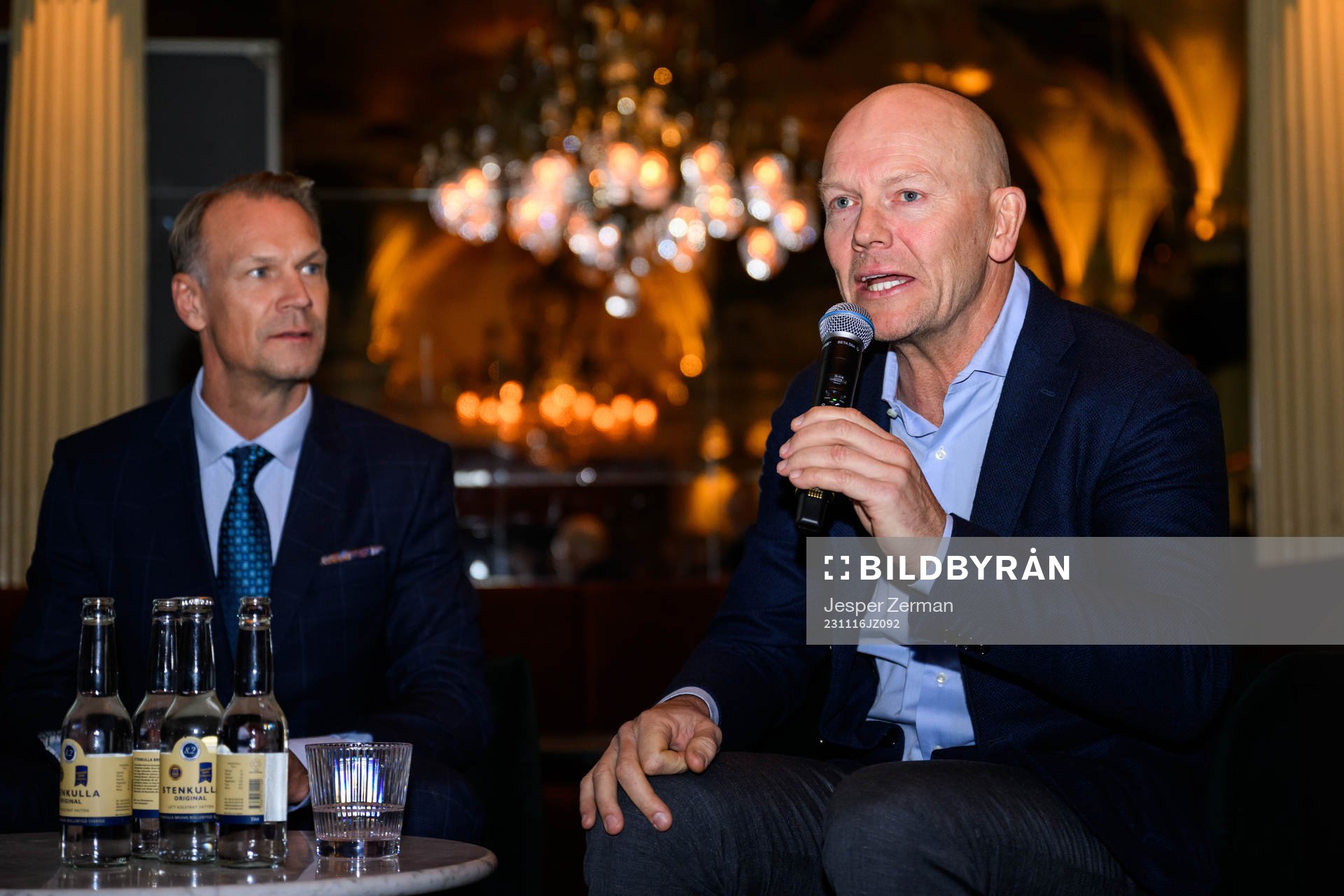 Nicklas Lidström and Mats Sundin as Nicklas Lidström has