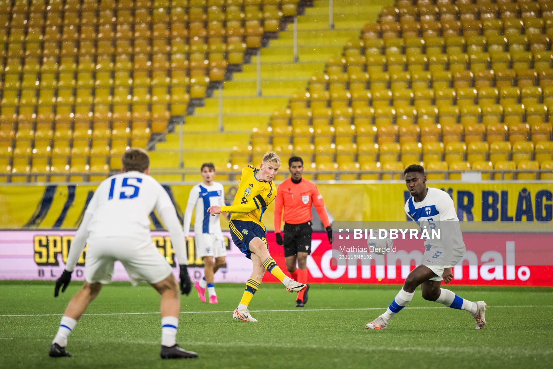Melker Widell of Sweden and Tony Miettinen of Finland during the international friendly under-21 football match between Sweden and Finland on November 16, 2023 in Borås.