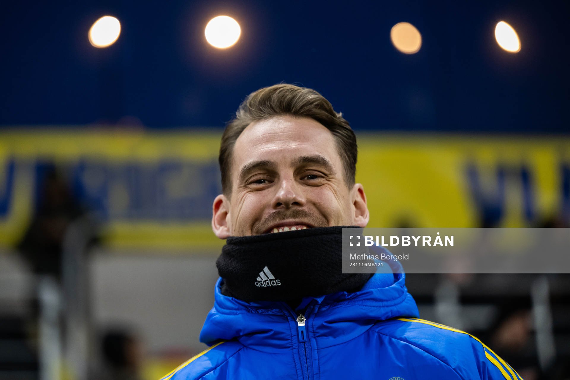 Head coach Daniel Bäckström of Sweden