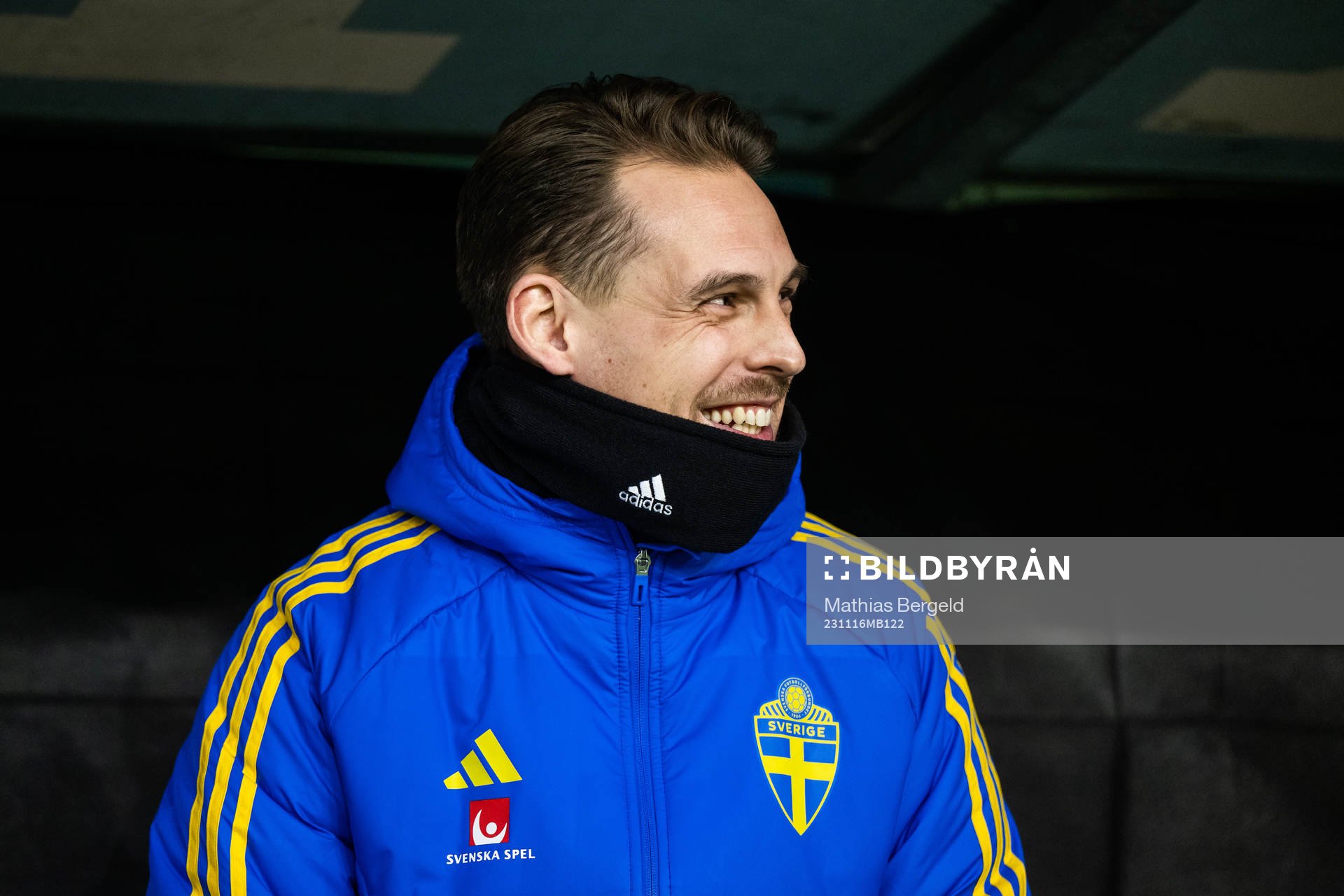 Head coach Daniel Bäckström of Sweden