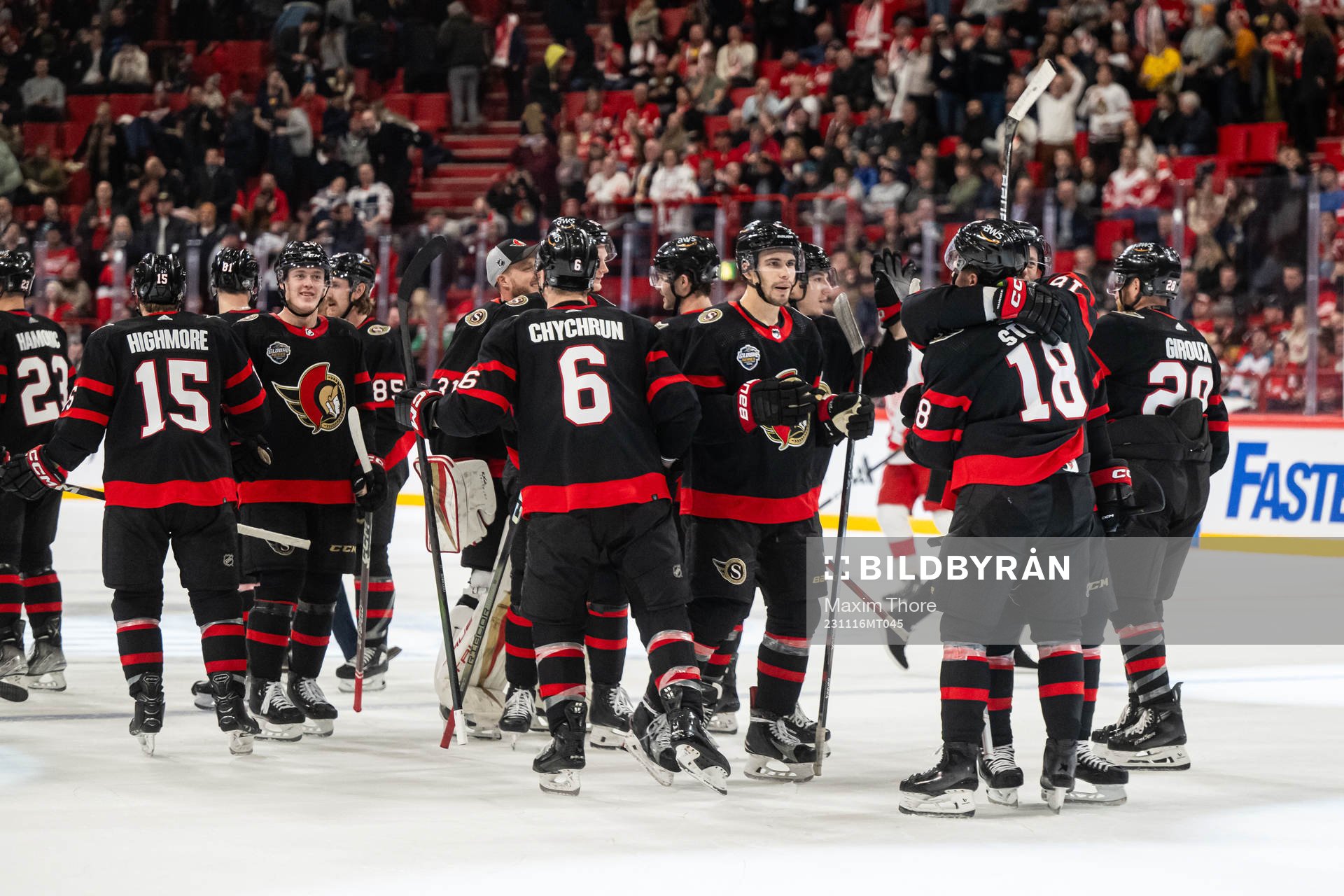 Tim Stützle of Ottawa Senators celebrate with teammates